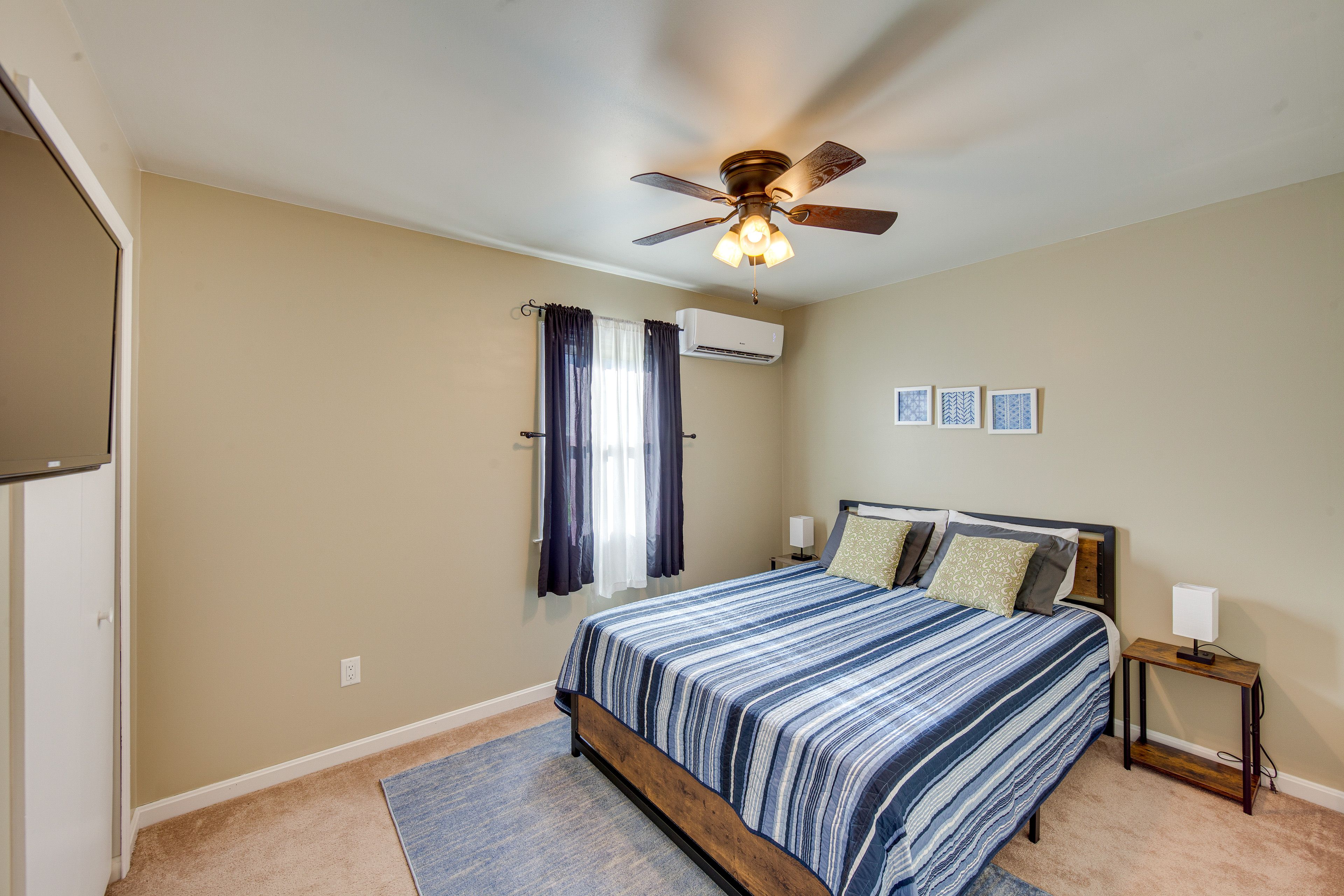 Bedroom 2 | Queen Bed | Smart TV