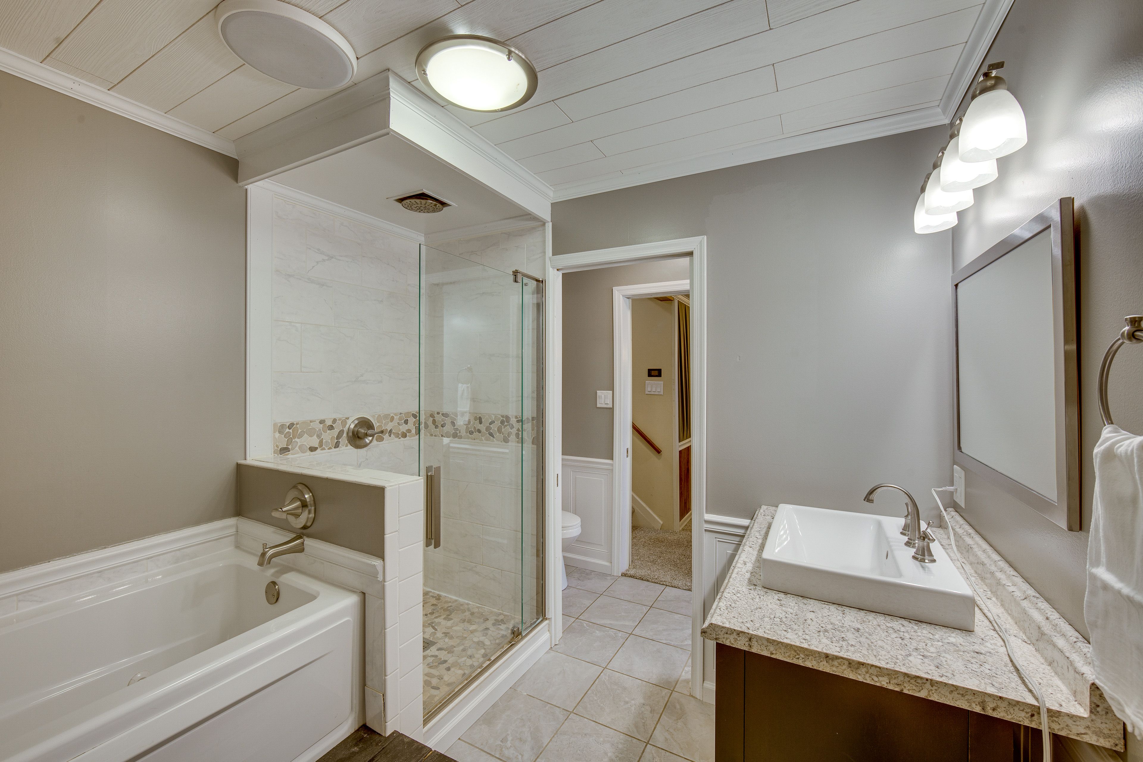 Full Bathroom | Jetted Tub
