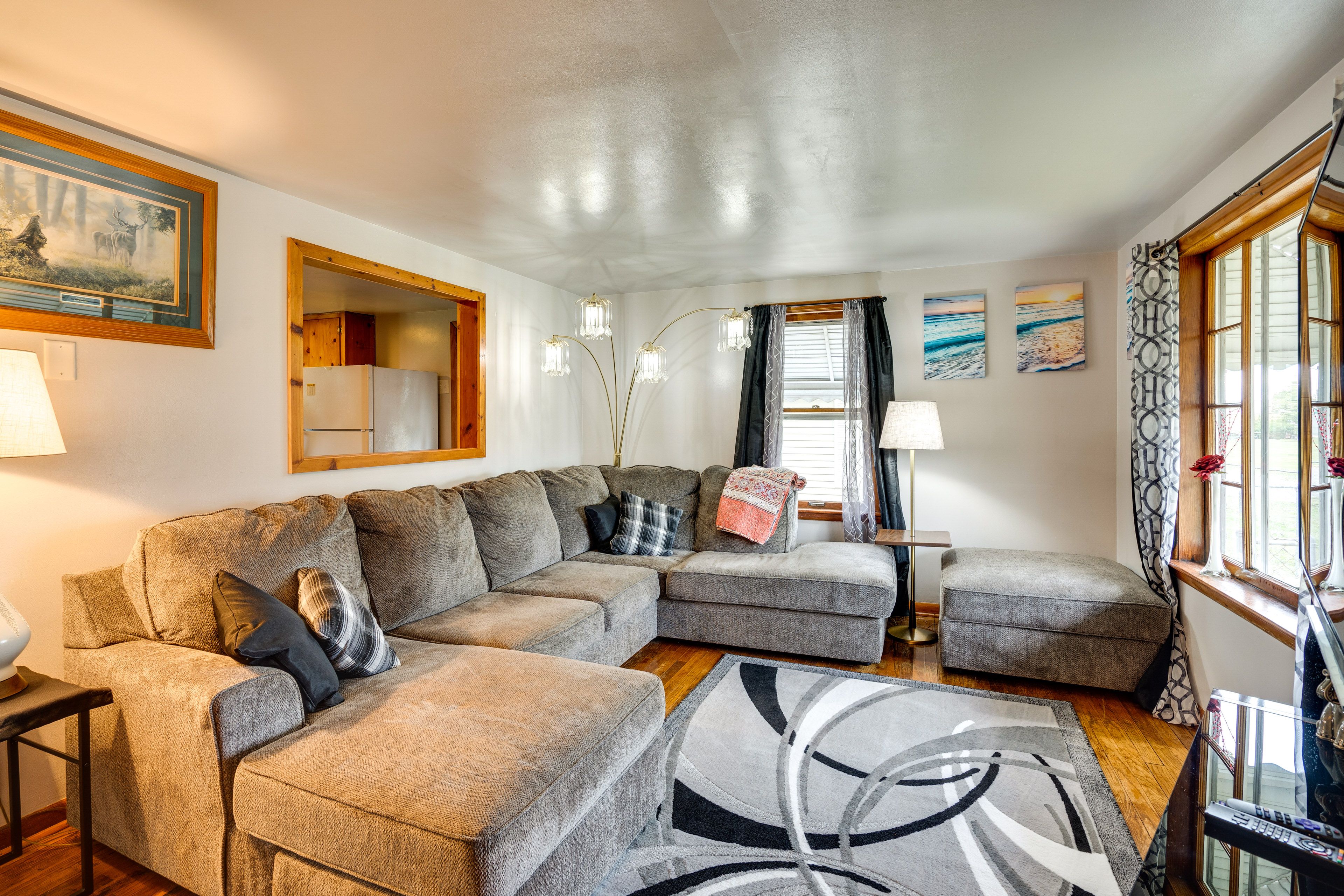 Living Room | Smart TV | Central Heating & A/C | Free WiFi | Board Games | Books