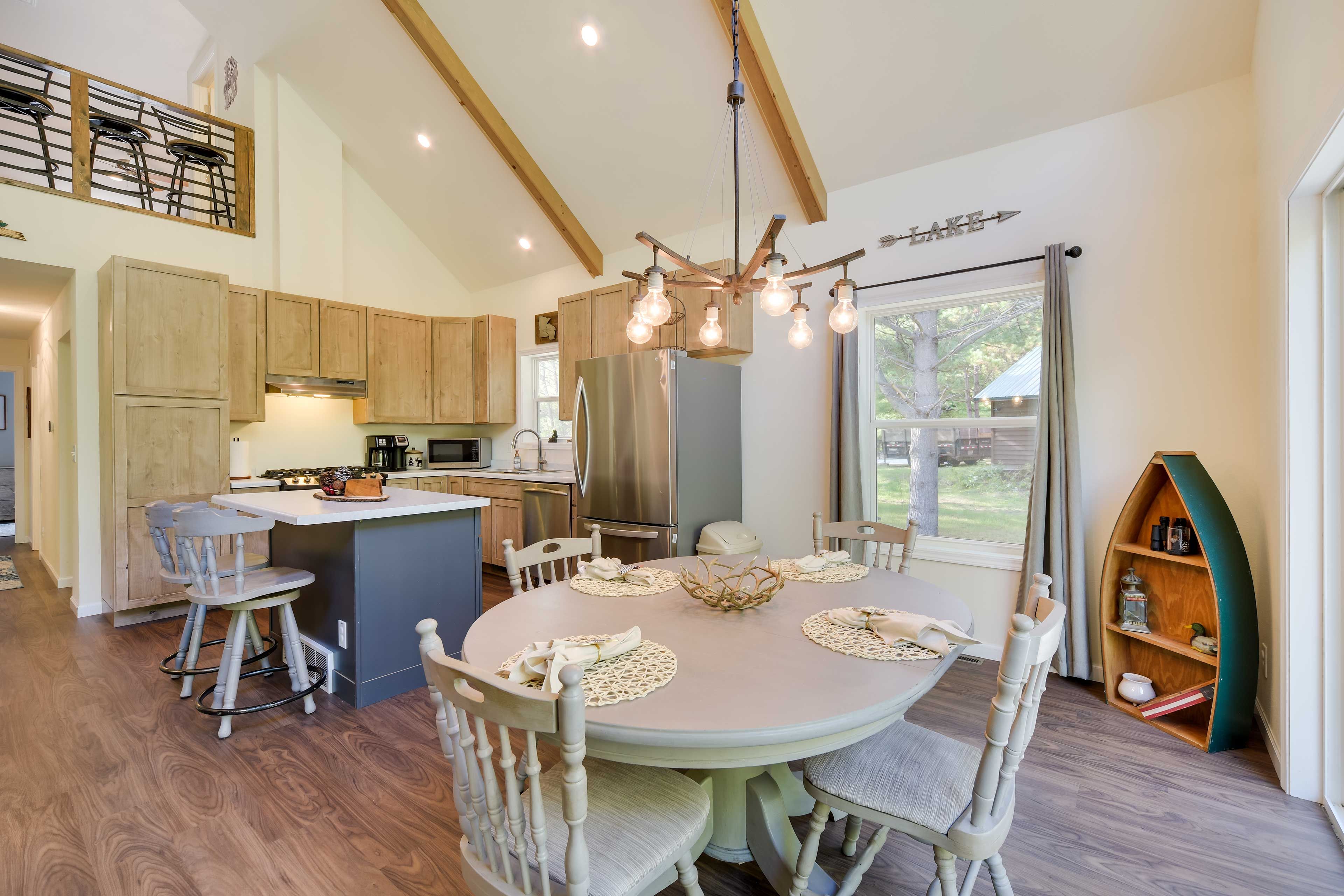 Dining Area | Dishware & Flatware Provided | Central A/C & Heating