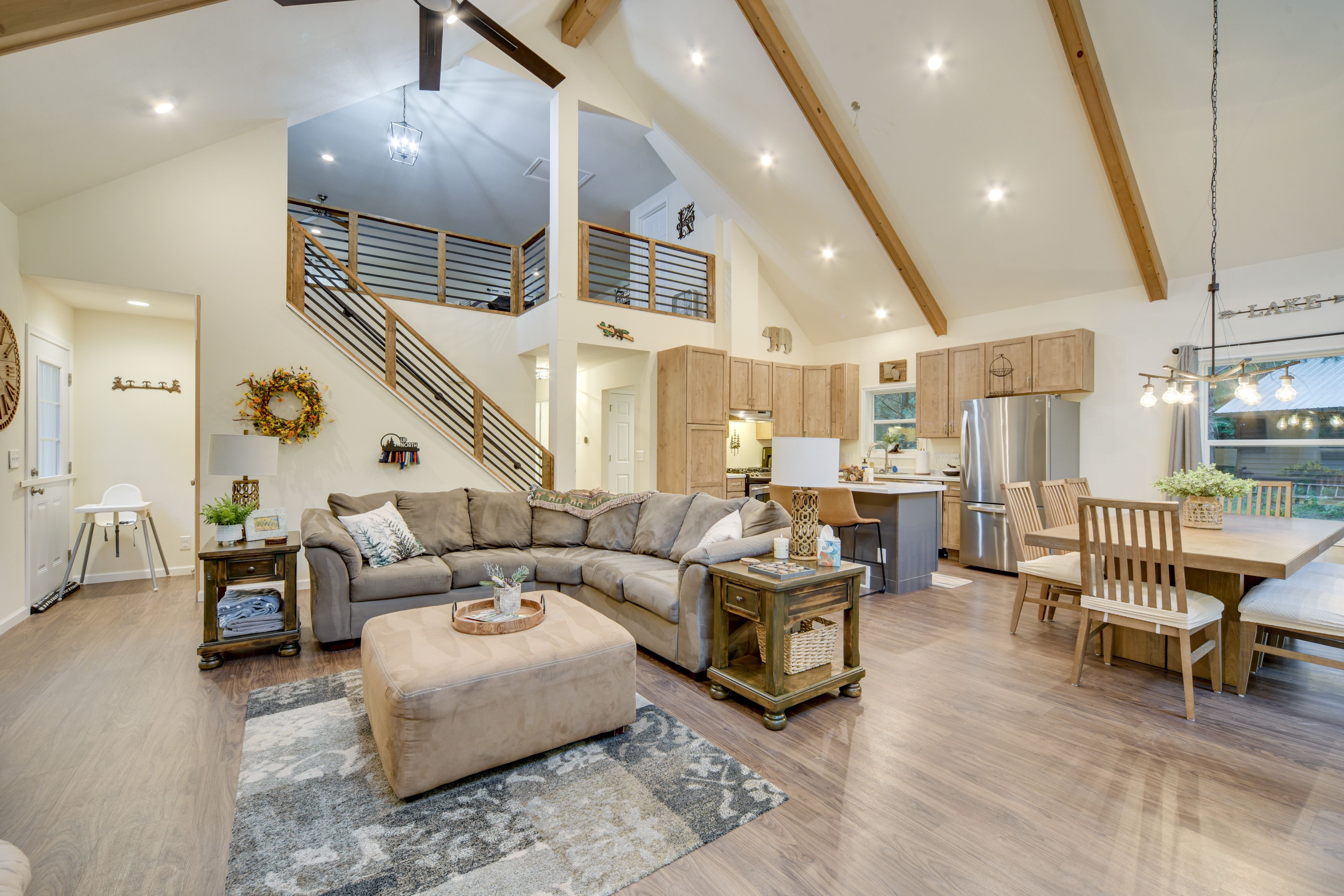 Living Room | Free WiFi | Smart TV w/ Cable