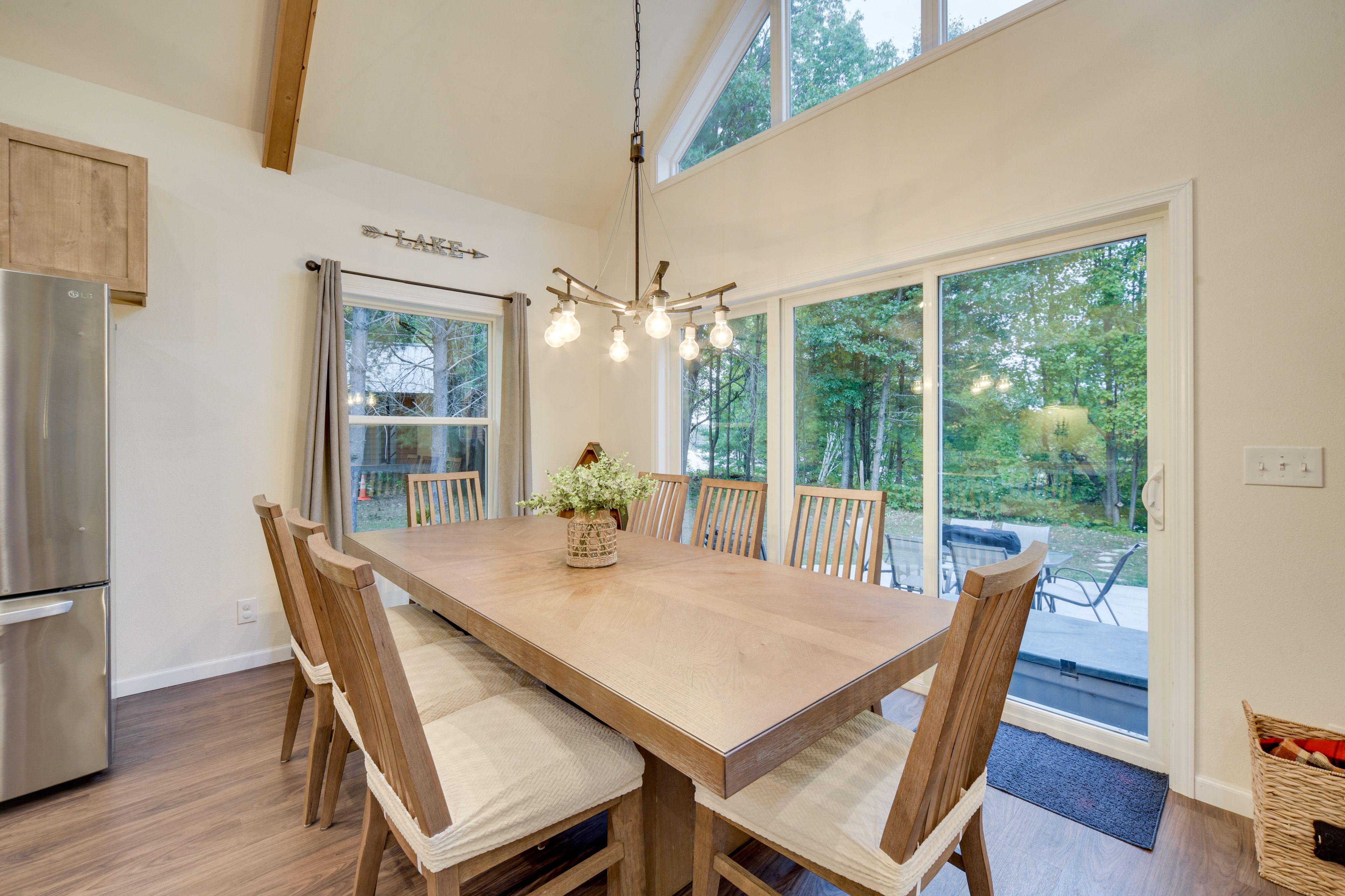 Dining Area | Dishes & Flatware Provided