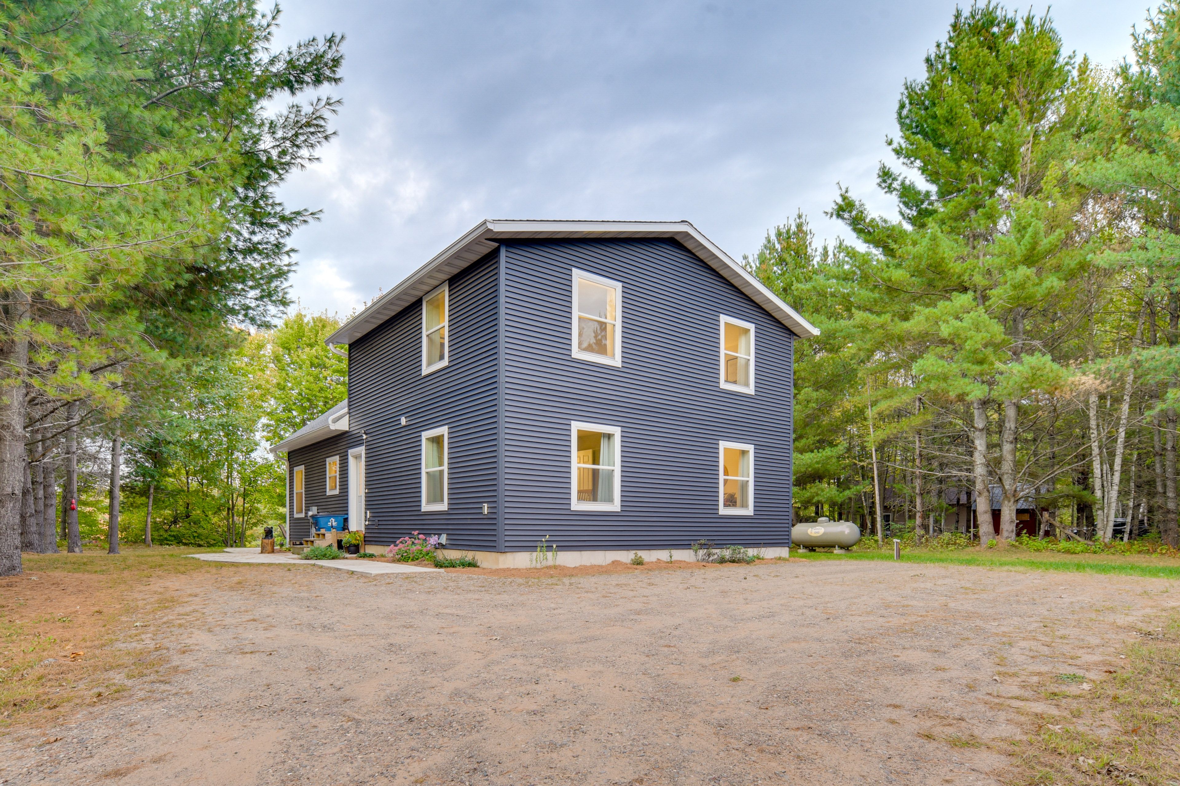 Parking | Driveway (5 Vehicles) | Boat/Trailer Parking