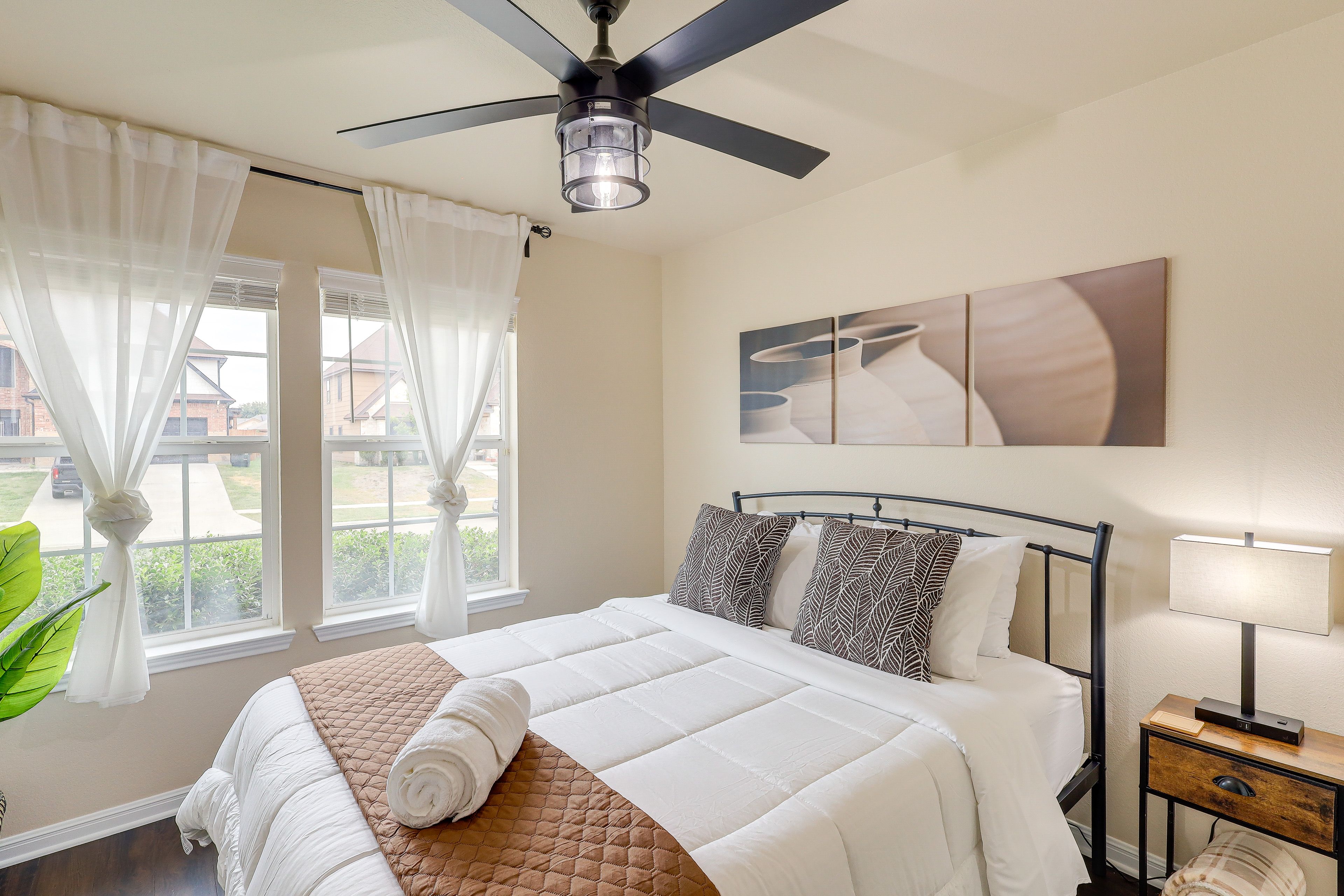 Bedroom 2 | Queen Bed