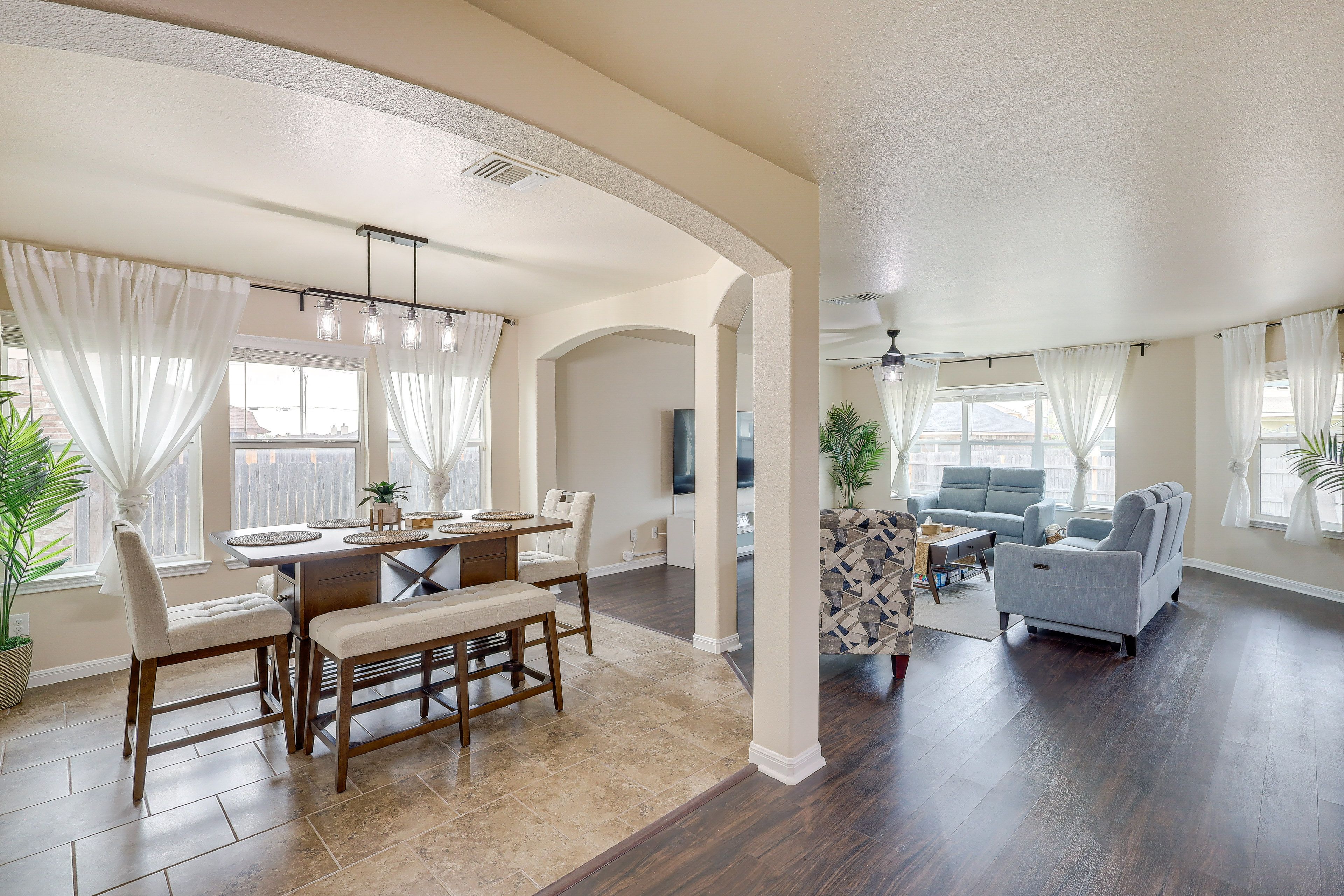 Dining Area | Dishware/Flatware Provided