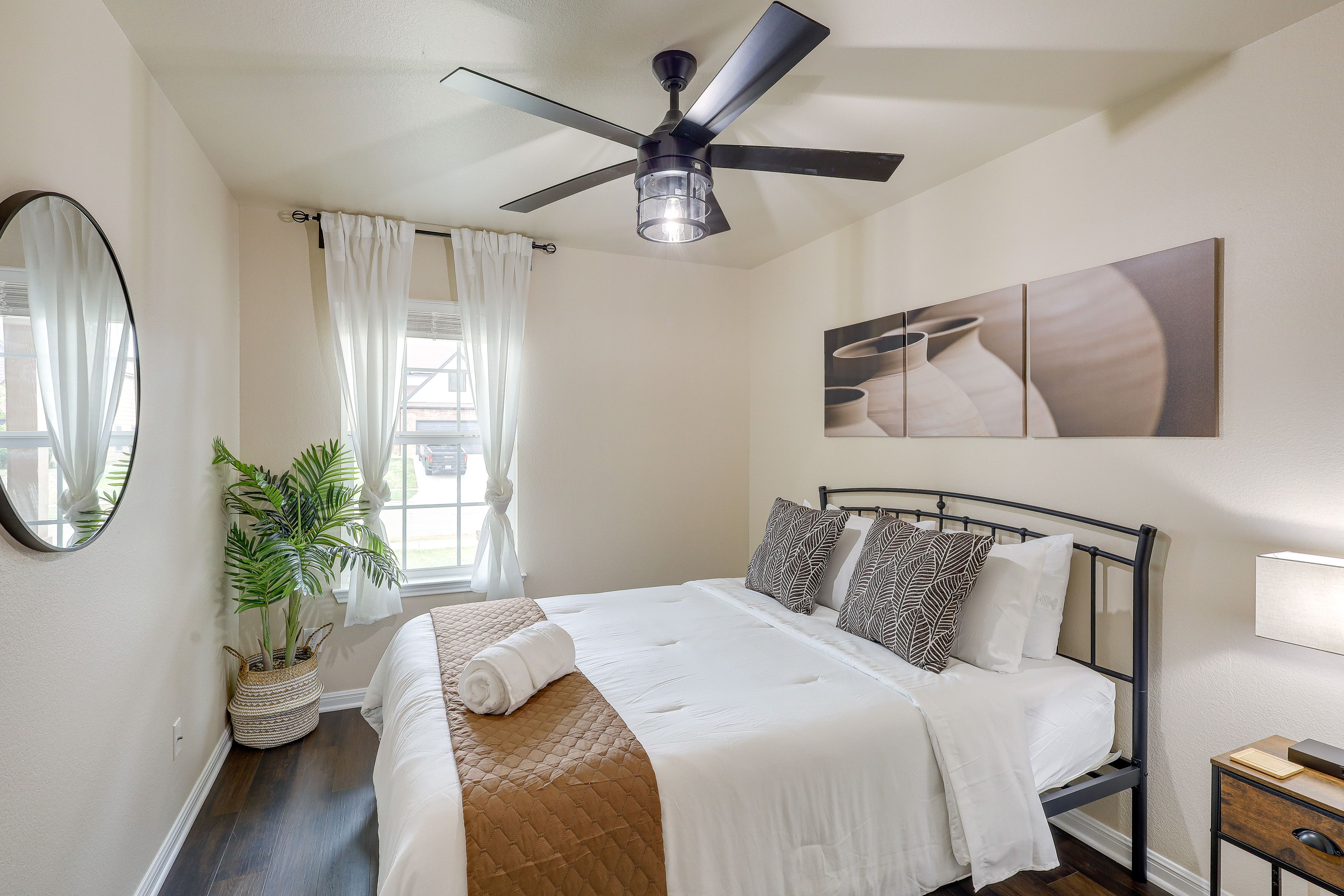 Bedroom 4 | Queen Bed