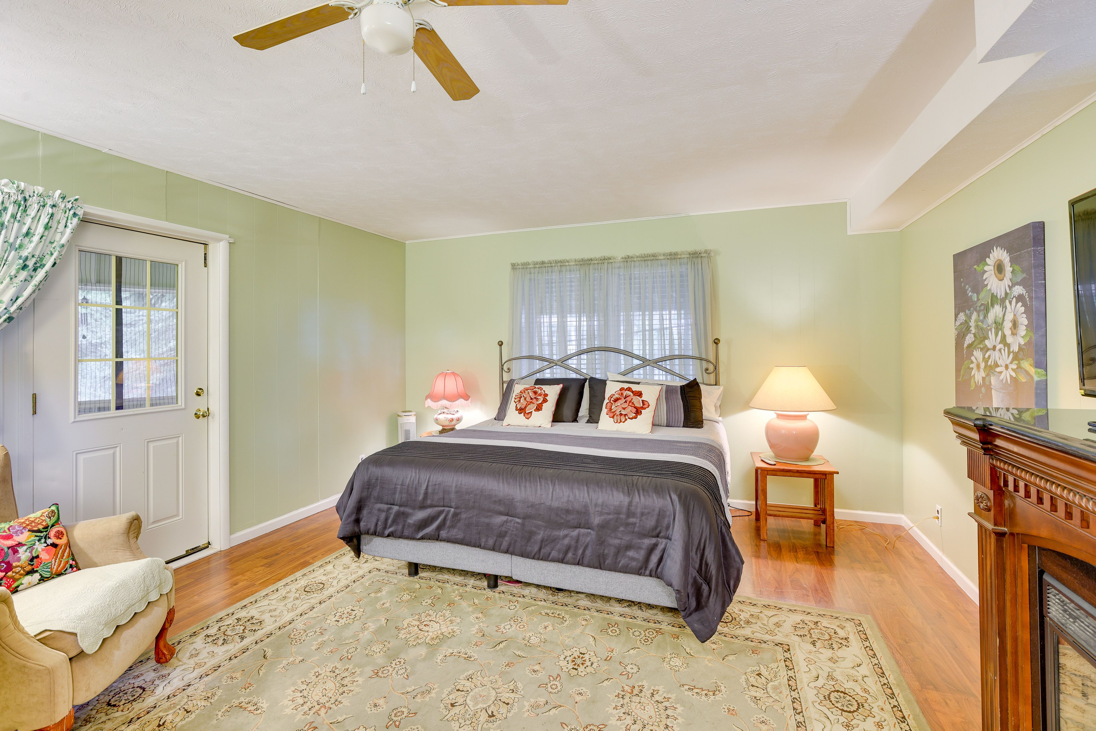 Bedroom 1 | King Bed | Linens Provided