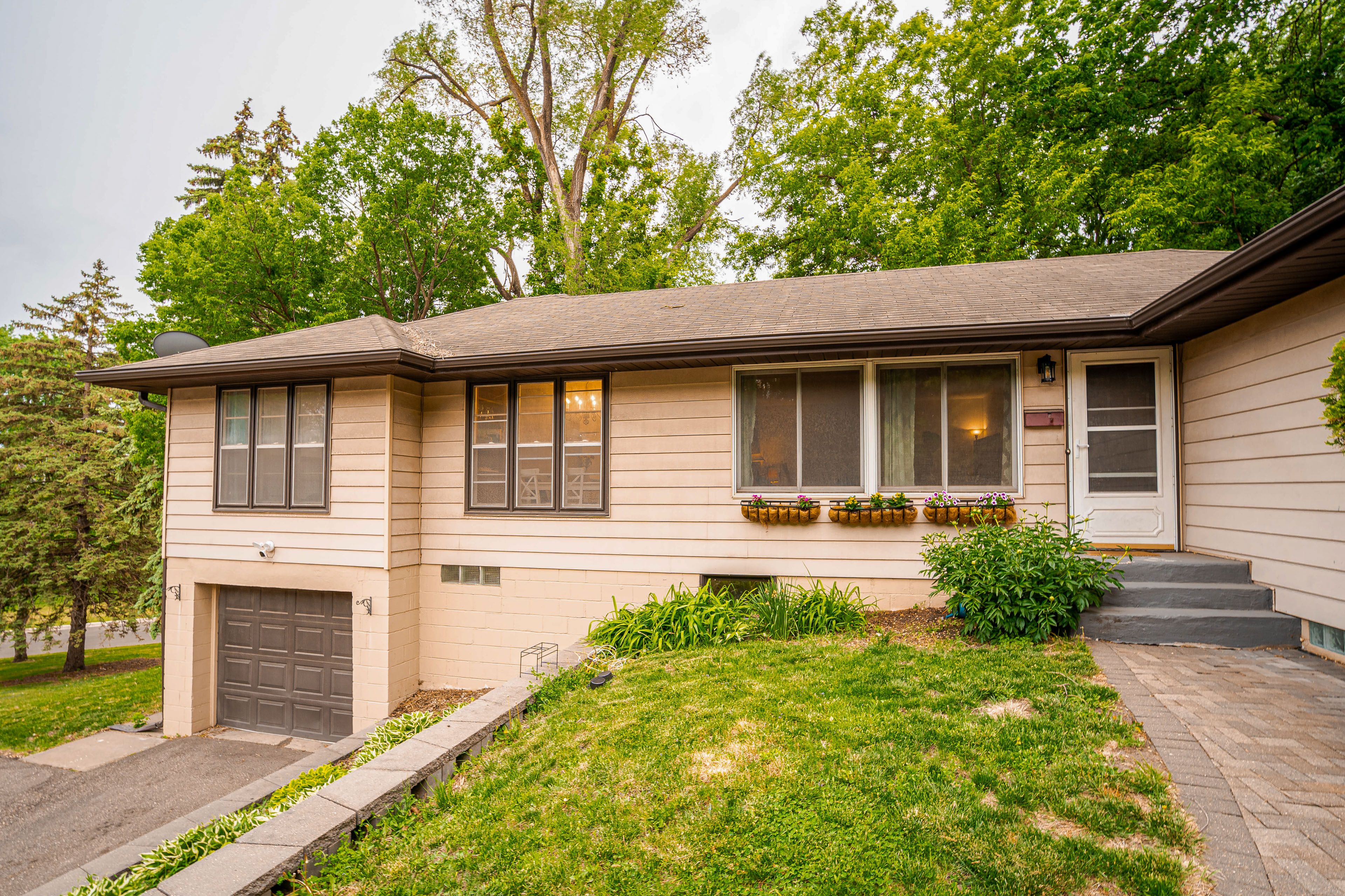 Parking | Driveway (2 Vehicles) | 2-Story House | In-Unit Laundry