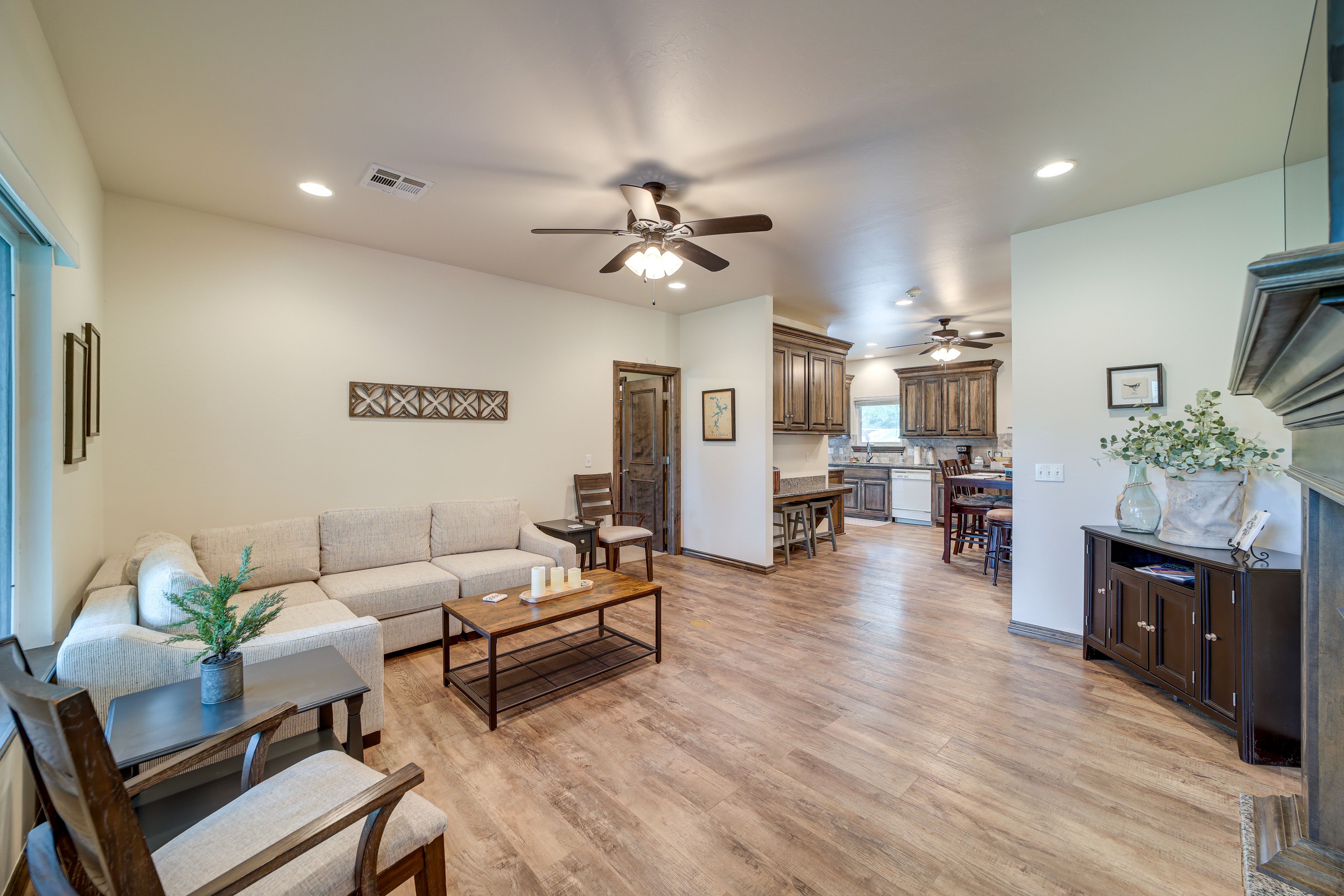 Living Room | Free WiFi | Smart TV | Central A/C | Board Games