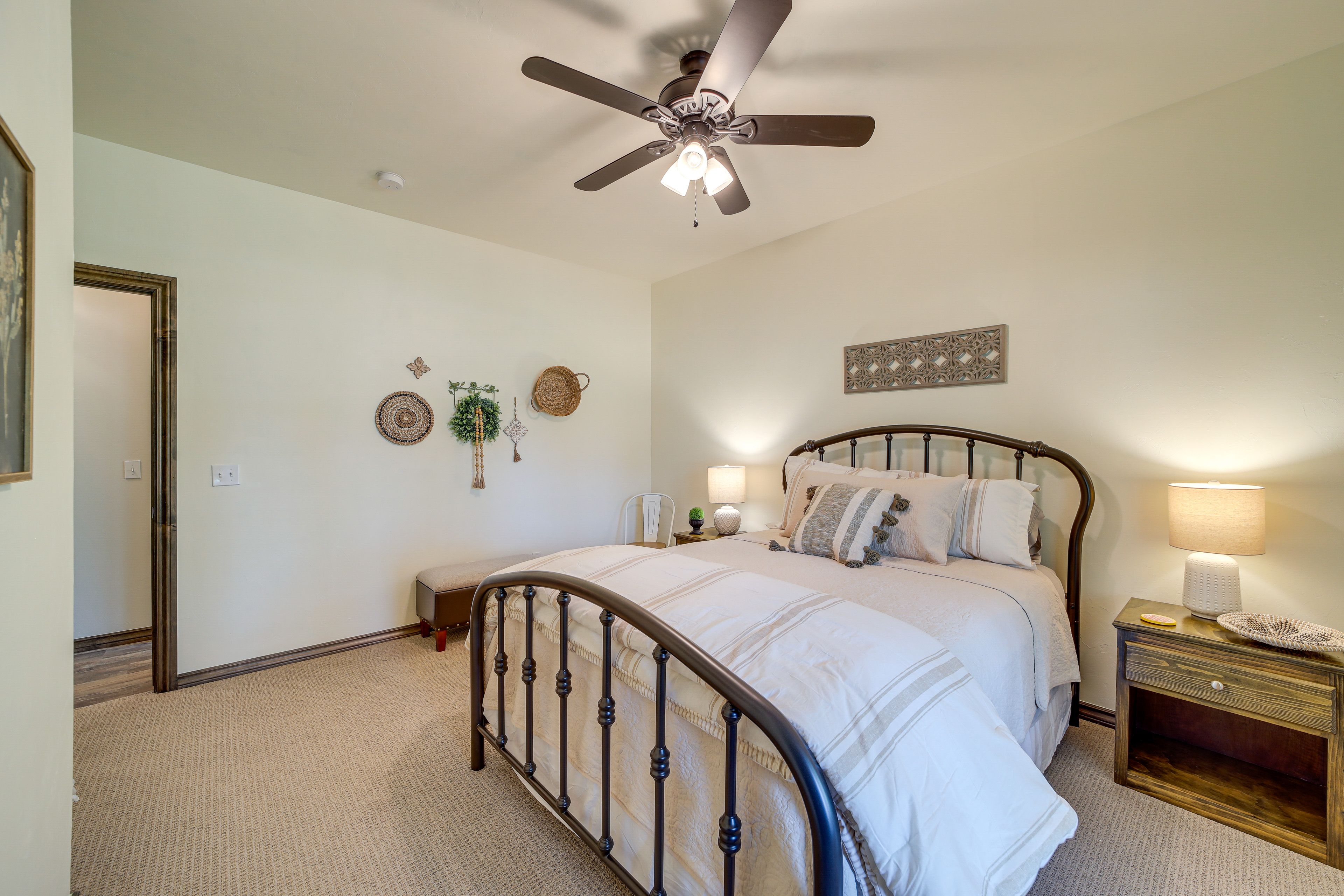 Bedroom 2 | Queen Bed