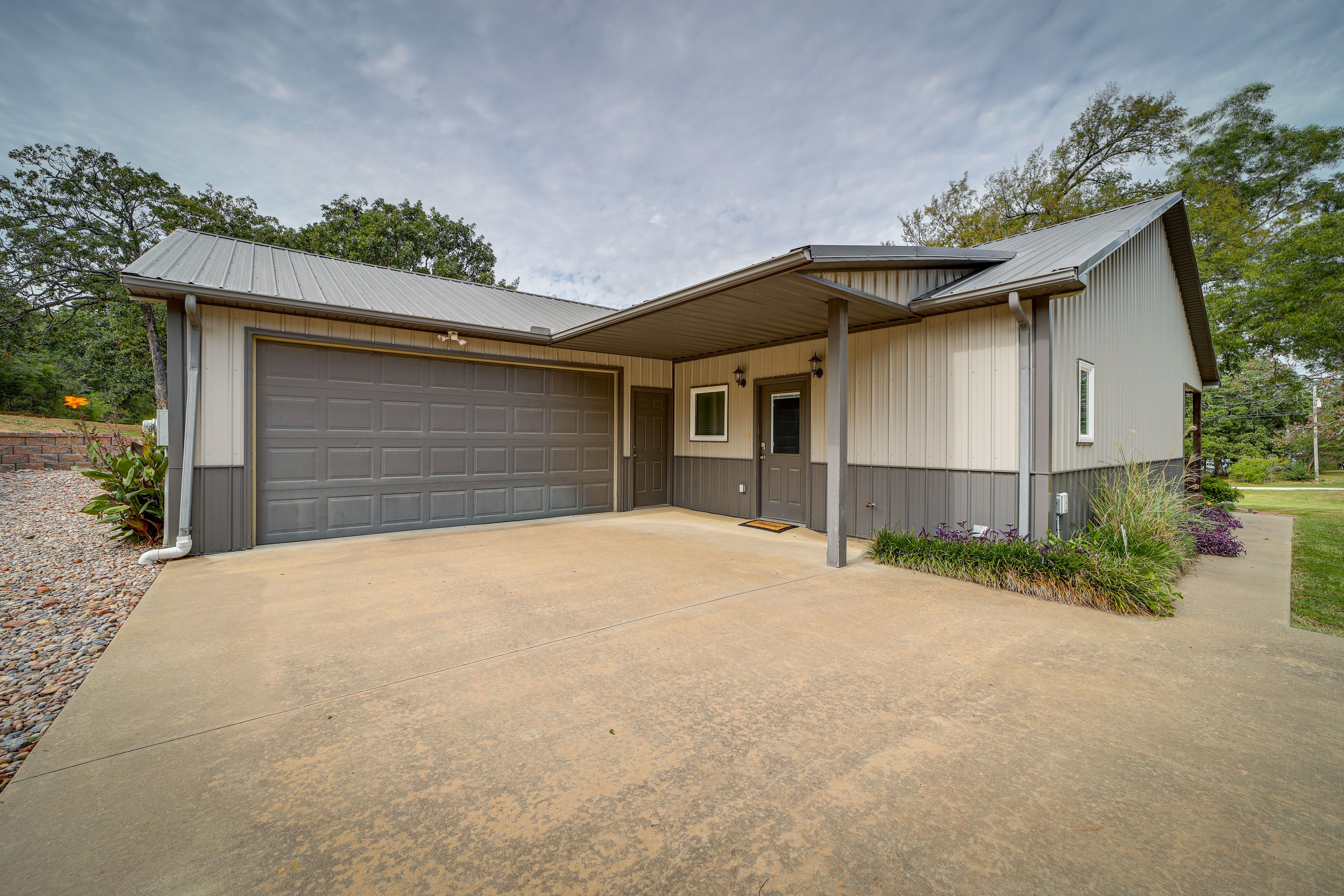 Parking | Driveway (4 Vehicles) | RV/Trailer Parking