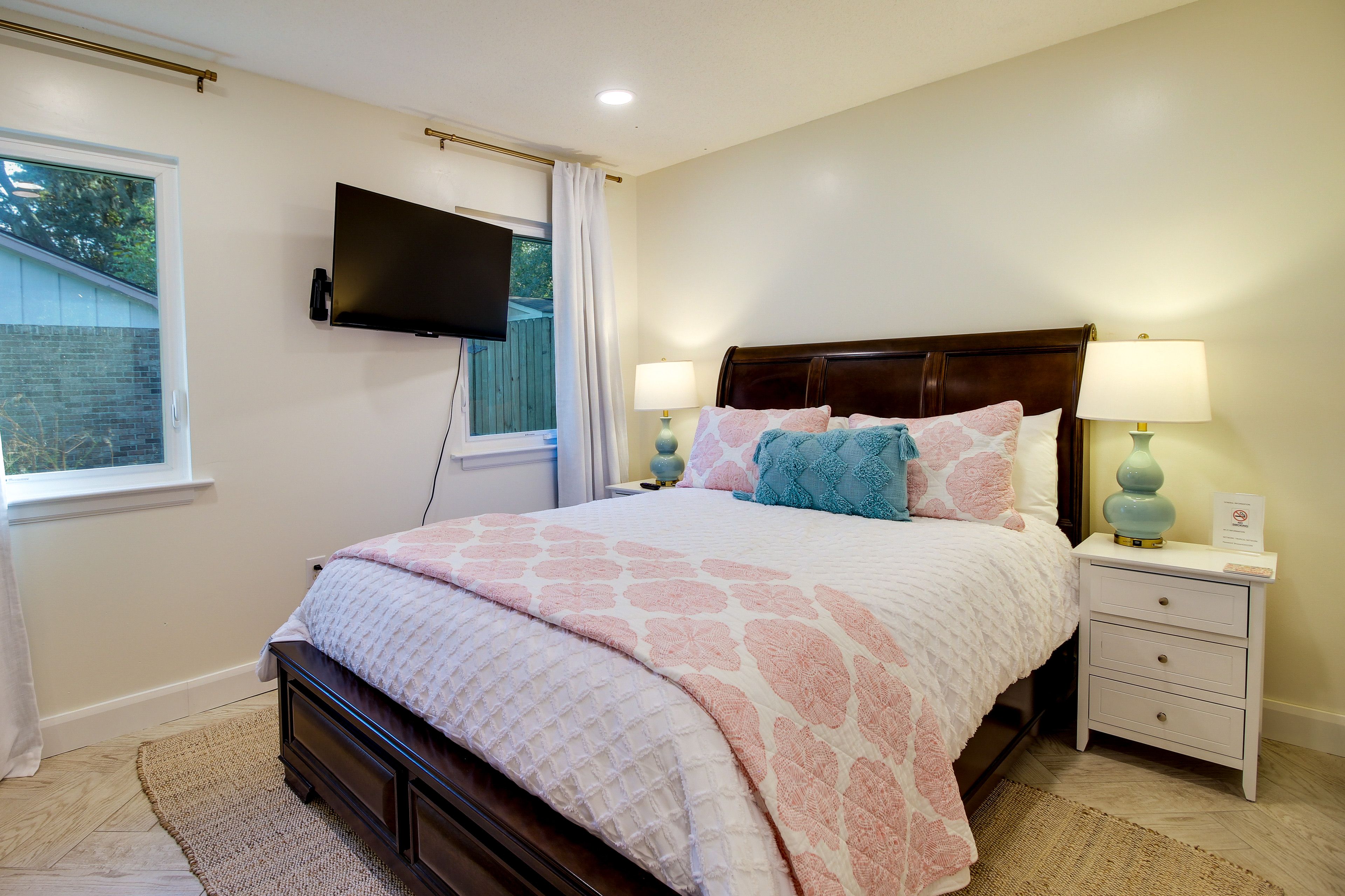Bedroom 3 | Queen Bed | Smart TV