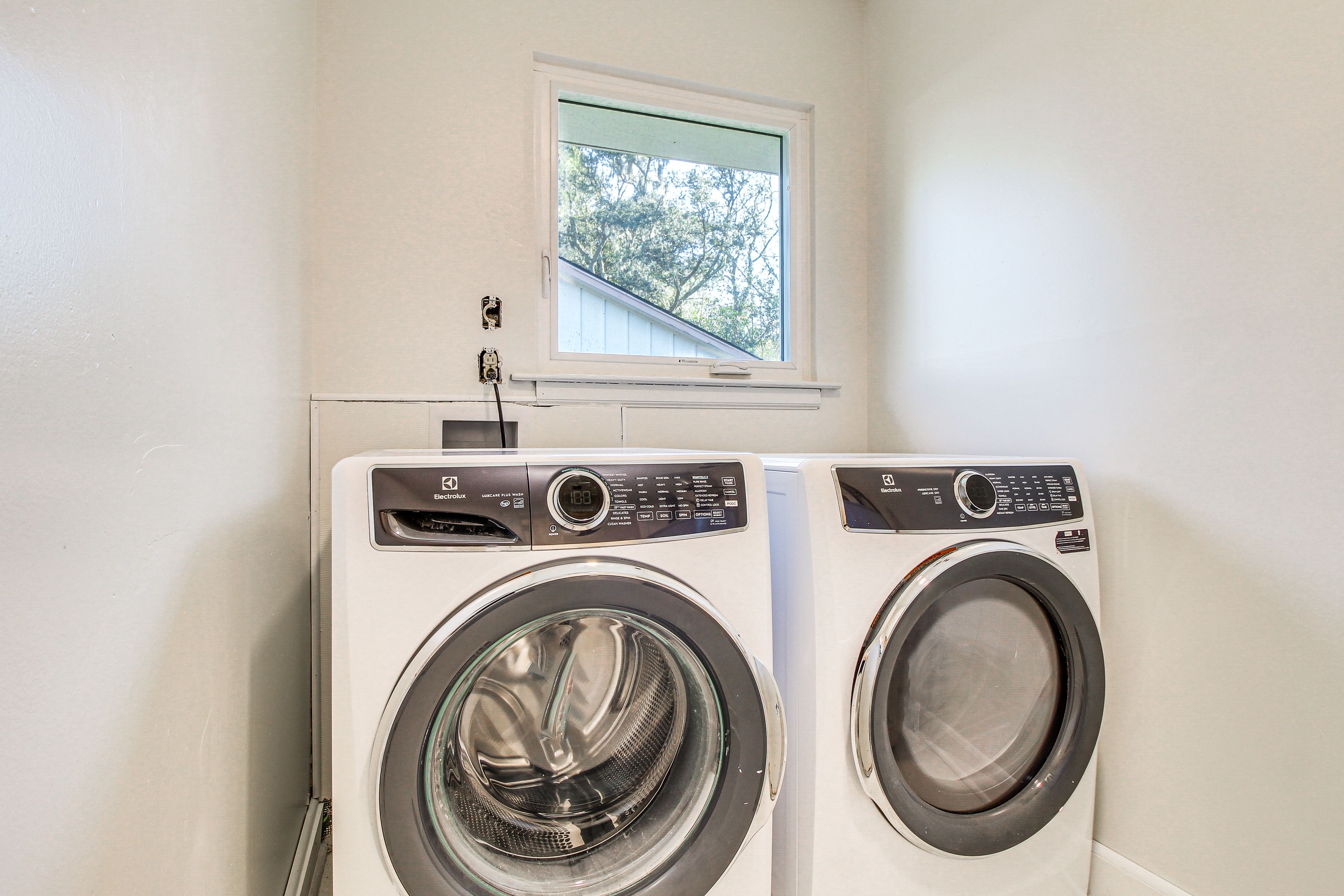Laundry Area | Washer/Dryer | Hangers | Trash Bags/Paper Towels