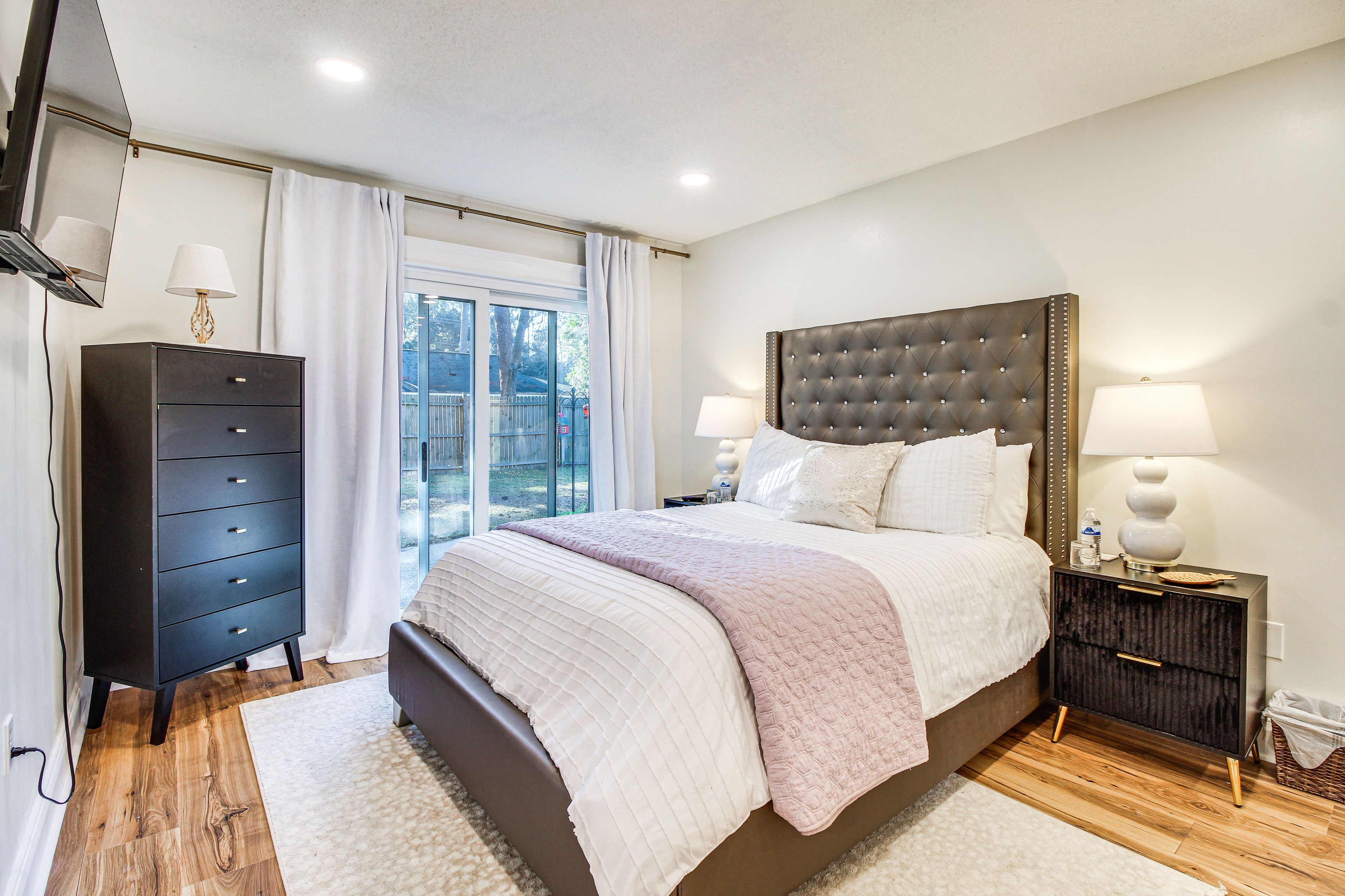 Bedroom 1 | Queen Bed | Linens Provided | Smart TV | En-Suite Bathroom