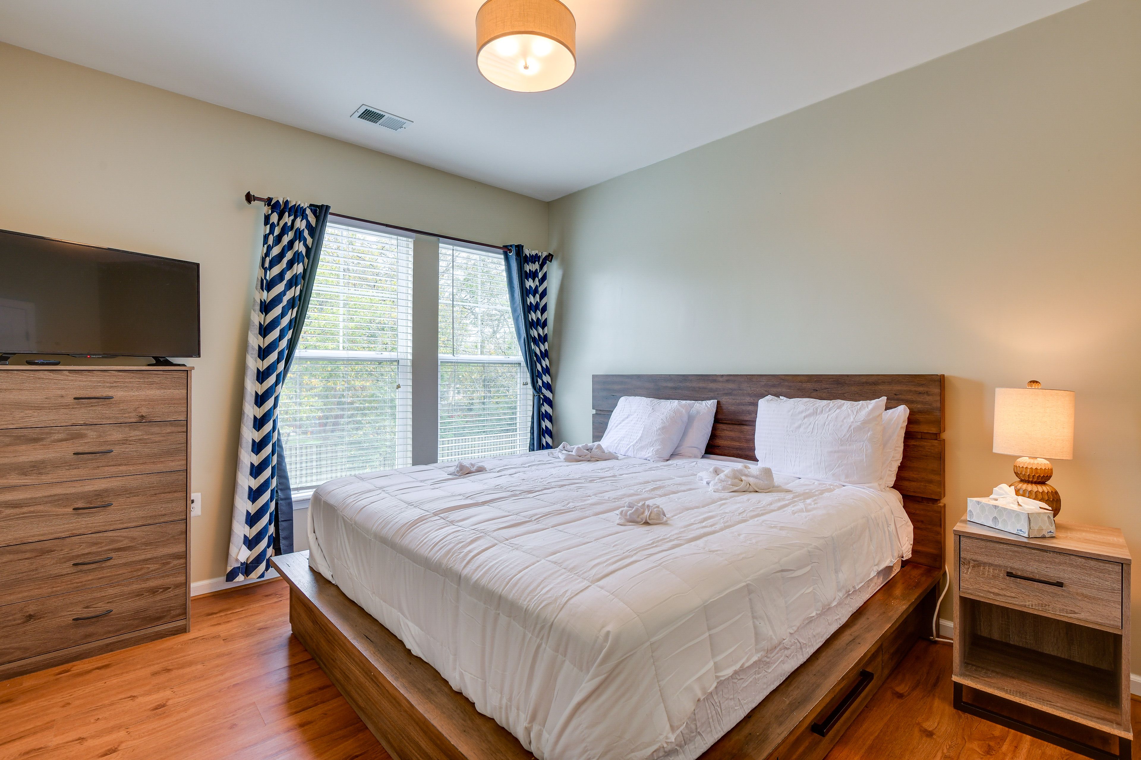 Bedroom 2 | King Bed