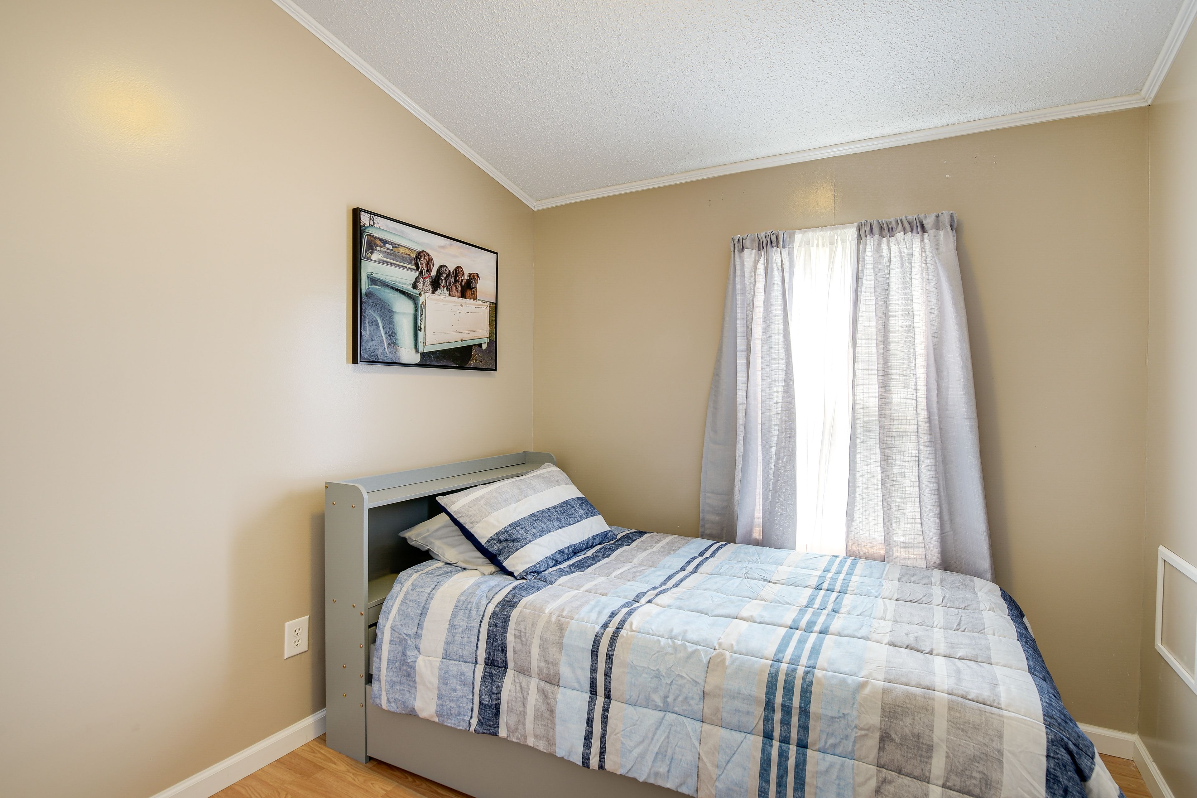 Bedroom 2 | Twin Bed w/ Twin Trundle