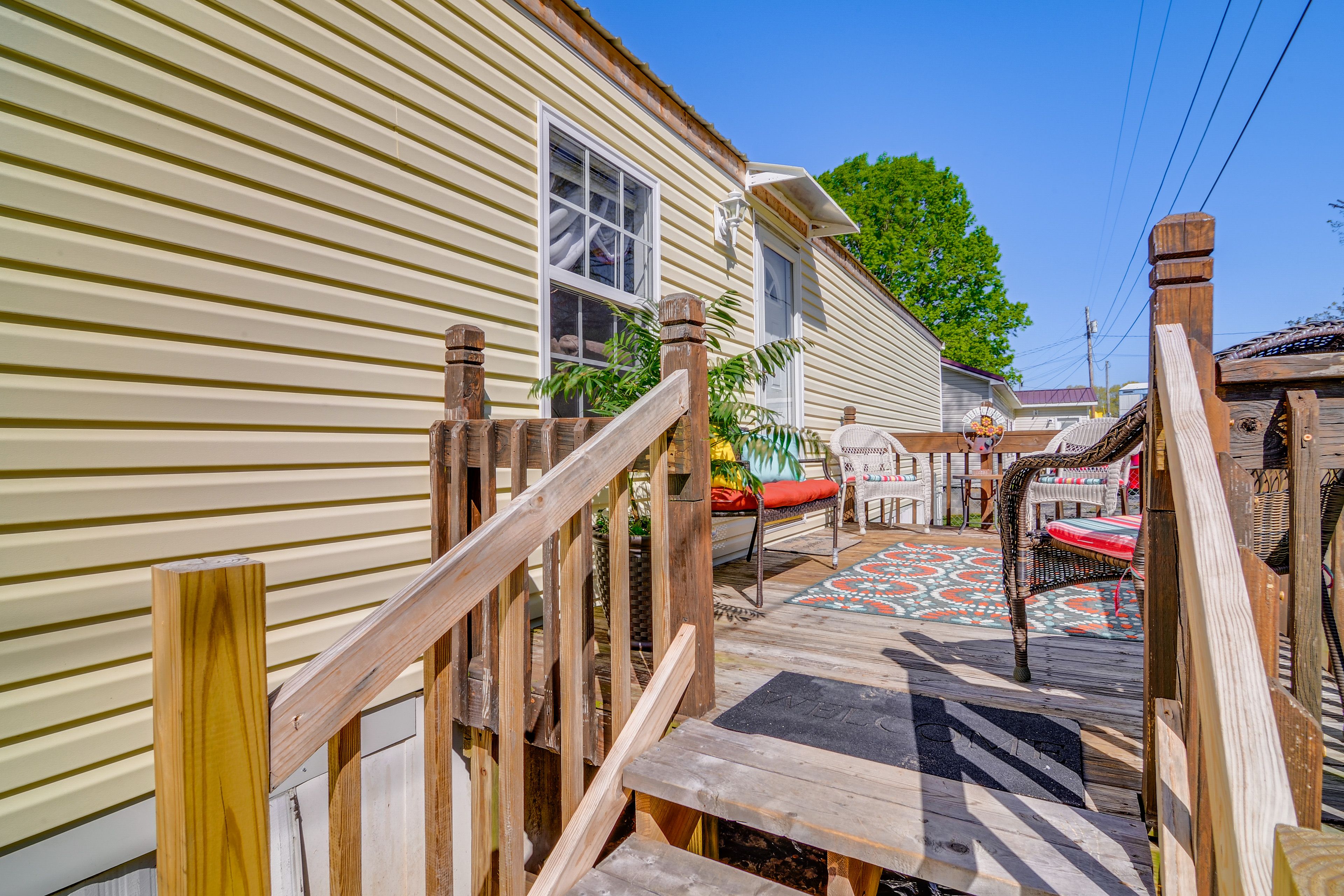 House Exterior | Furnished Porch