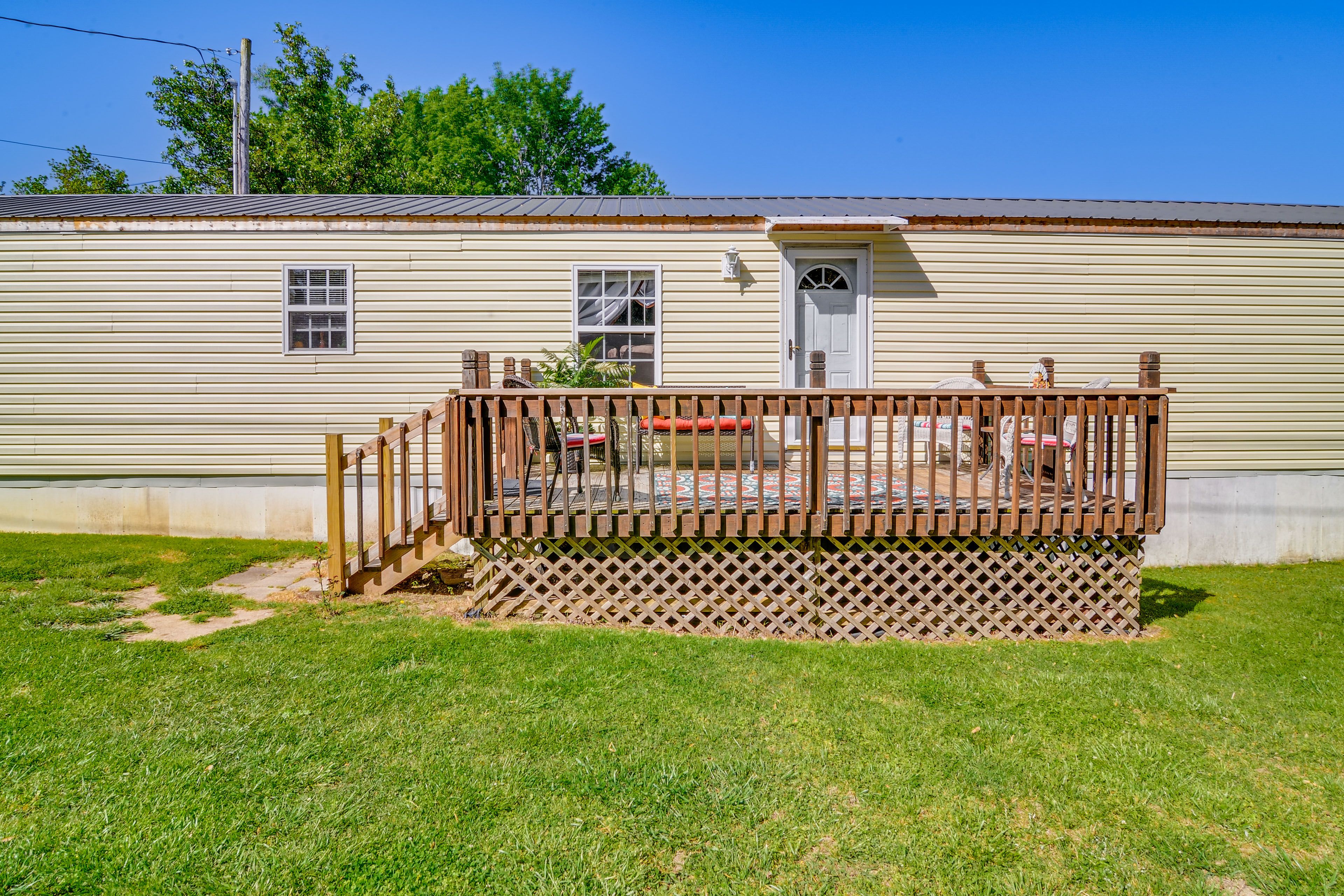 House Exterior | Furnished Porch