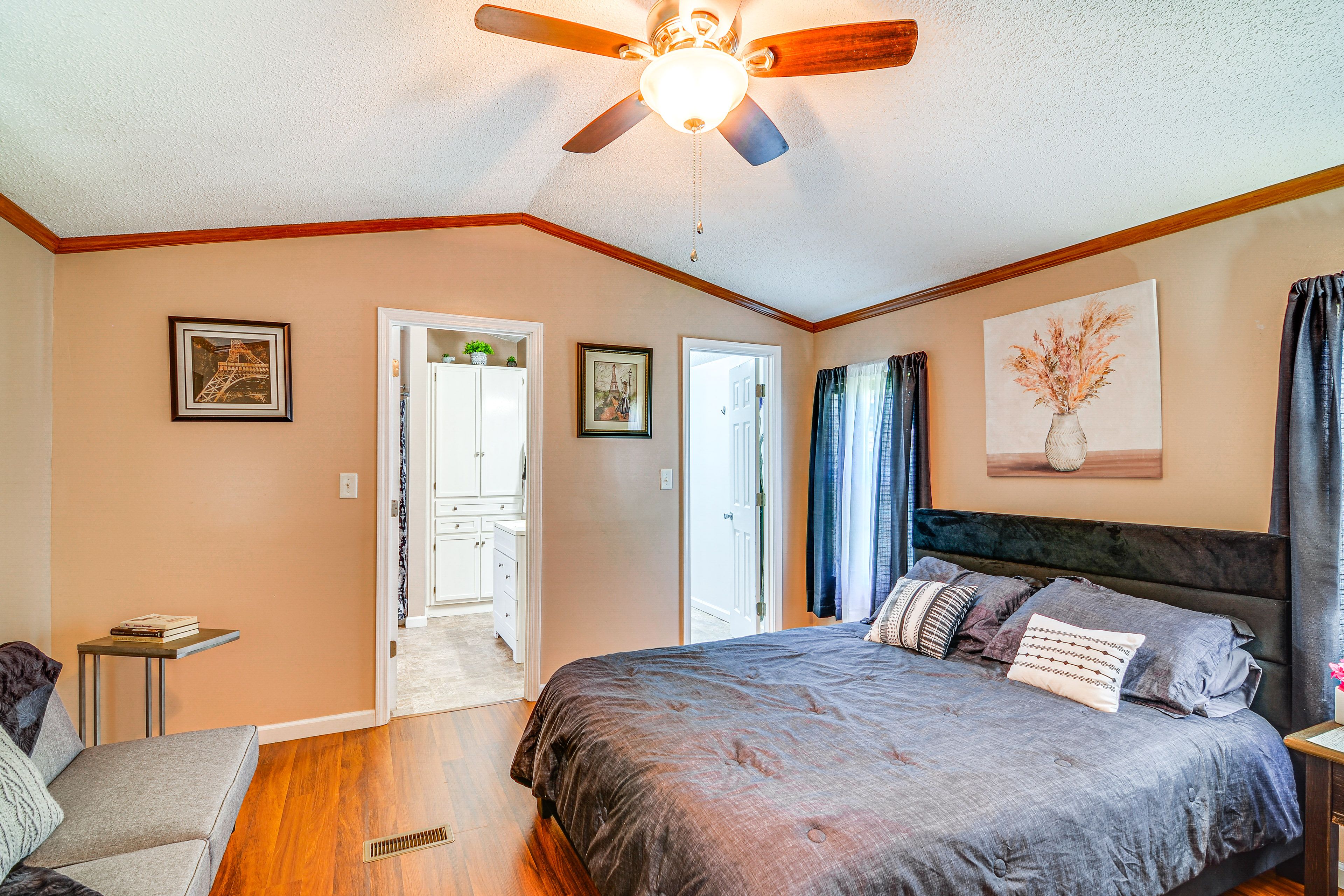 Bedroom 1 | Queen Bed | Twin Futon