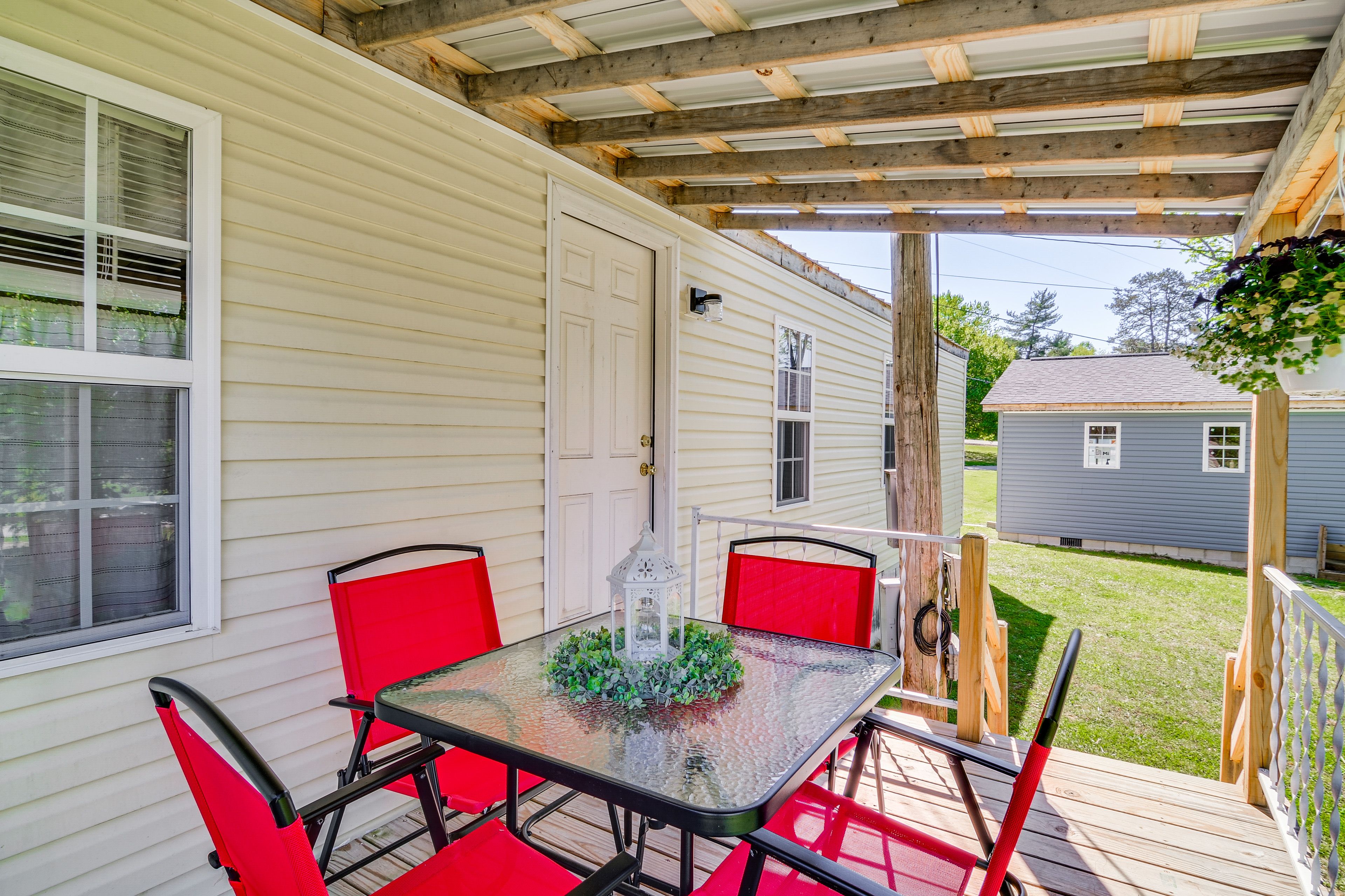 House Exterior | Deck