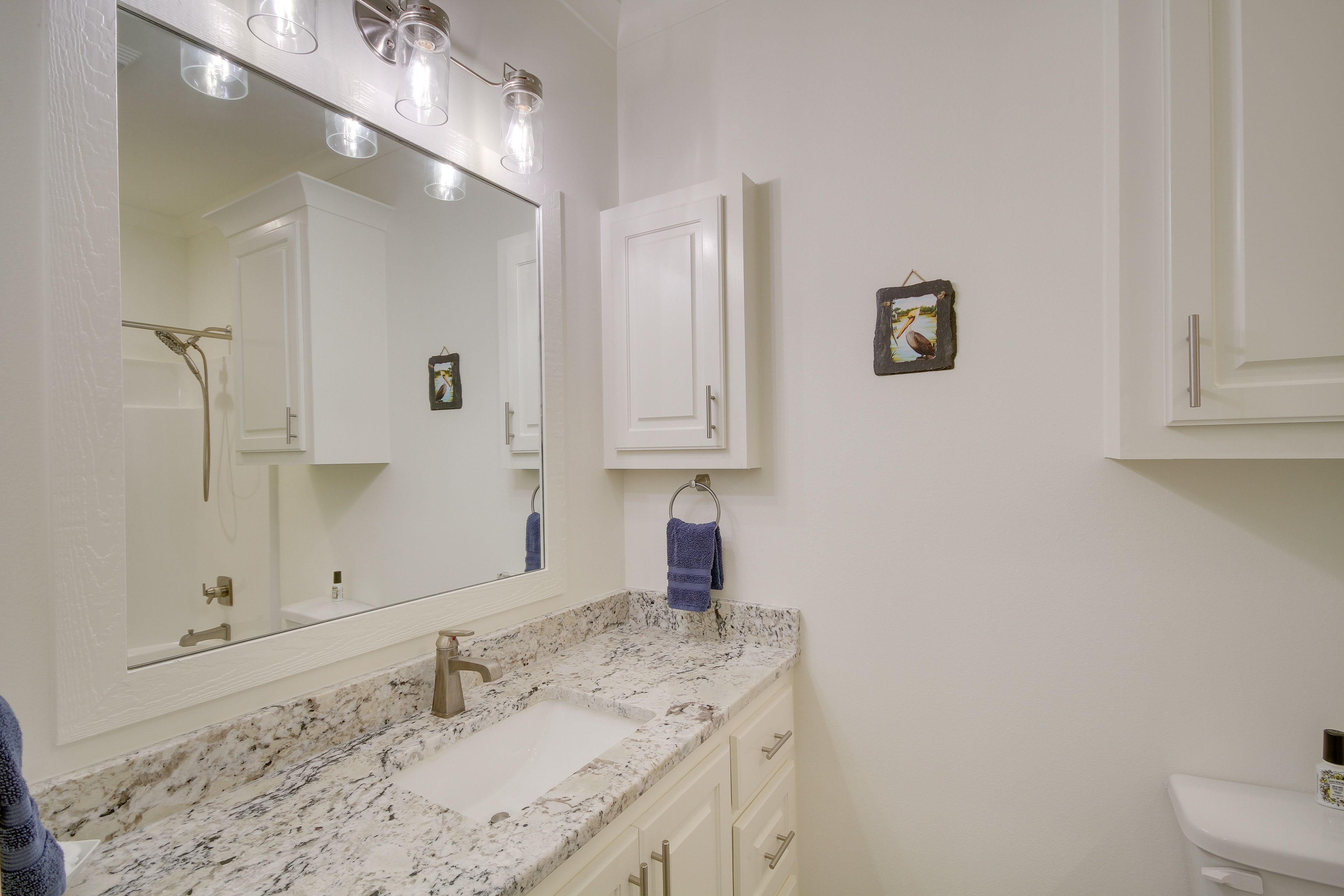 Full Bathroom | Complimentary Toiletries