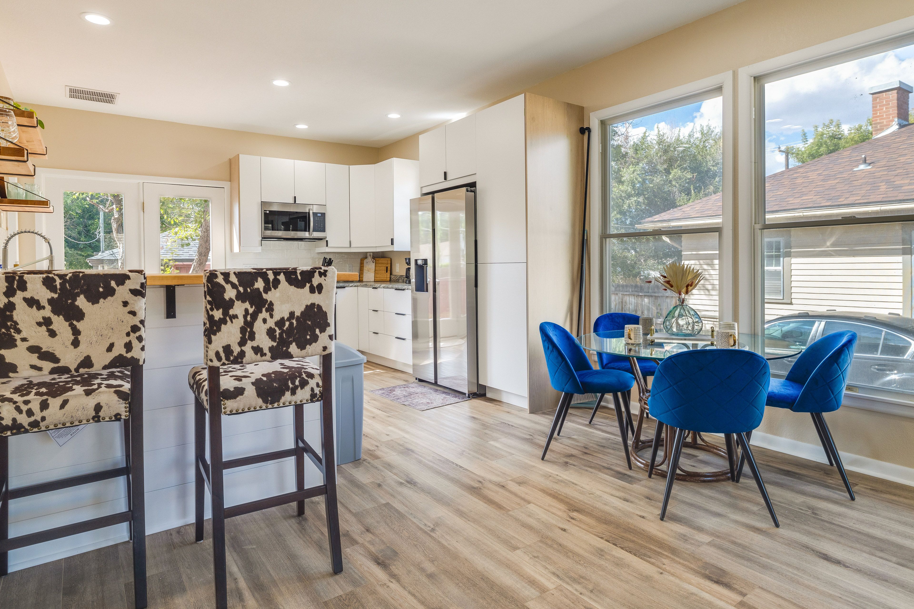 Dining Area | Dishware & Flatware Provided