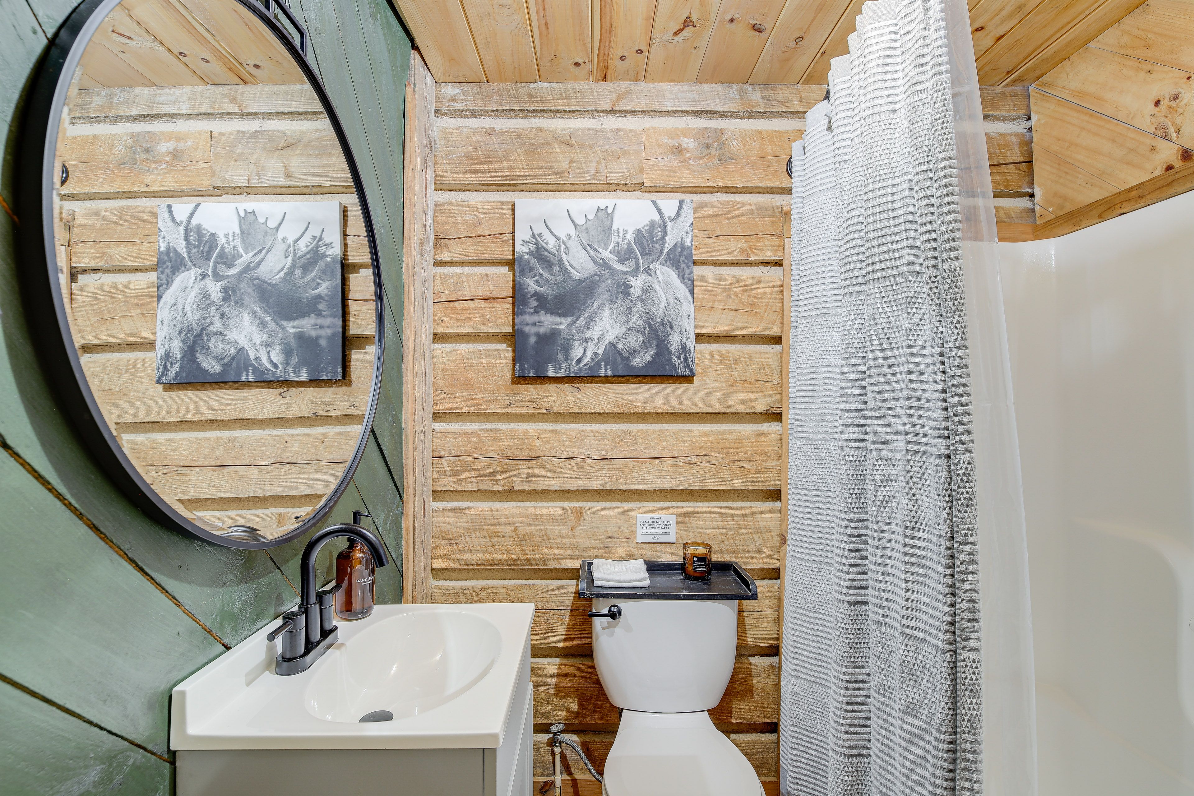Full Bathroom | 1st Floor | Complimentary Toiletries