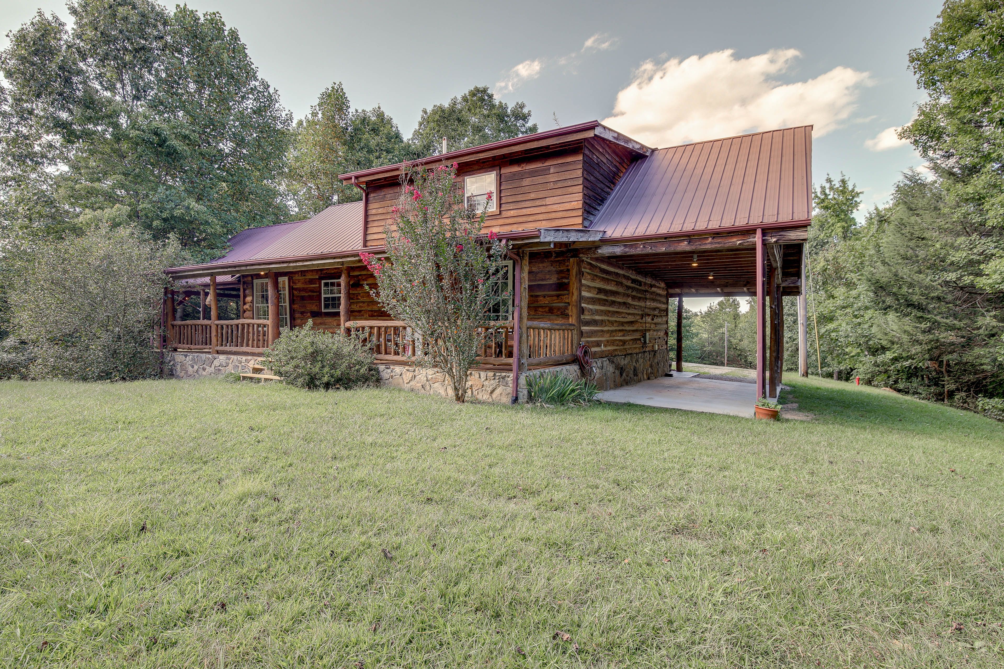Driveway (5 Vehicles) | Carport (1 Vehicle) | RV/Trailer Parking Allowed On-Site