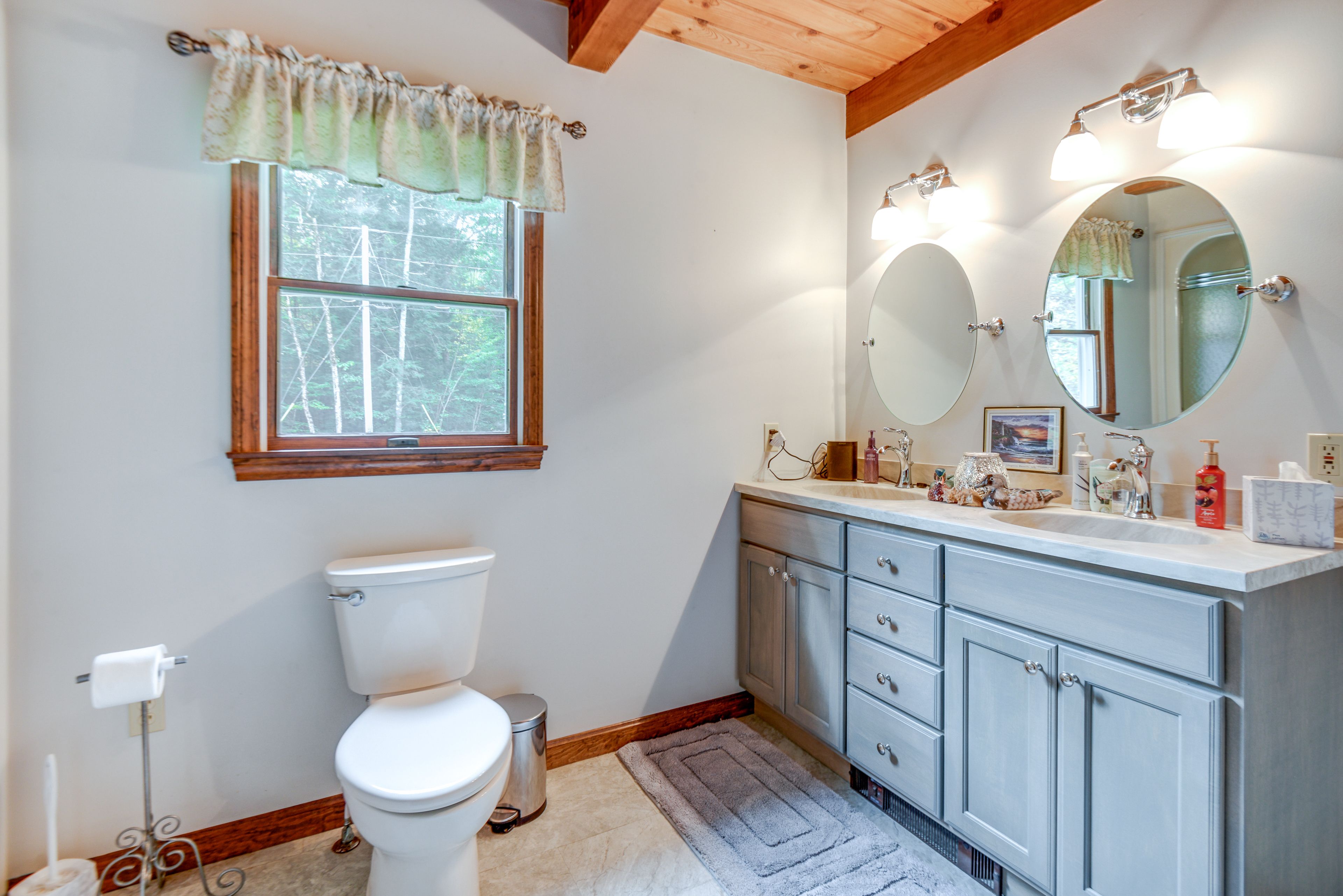 Full Bathroom | Shower/Tub Combo