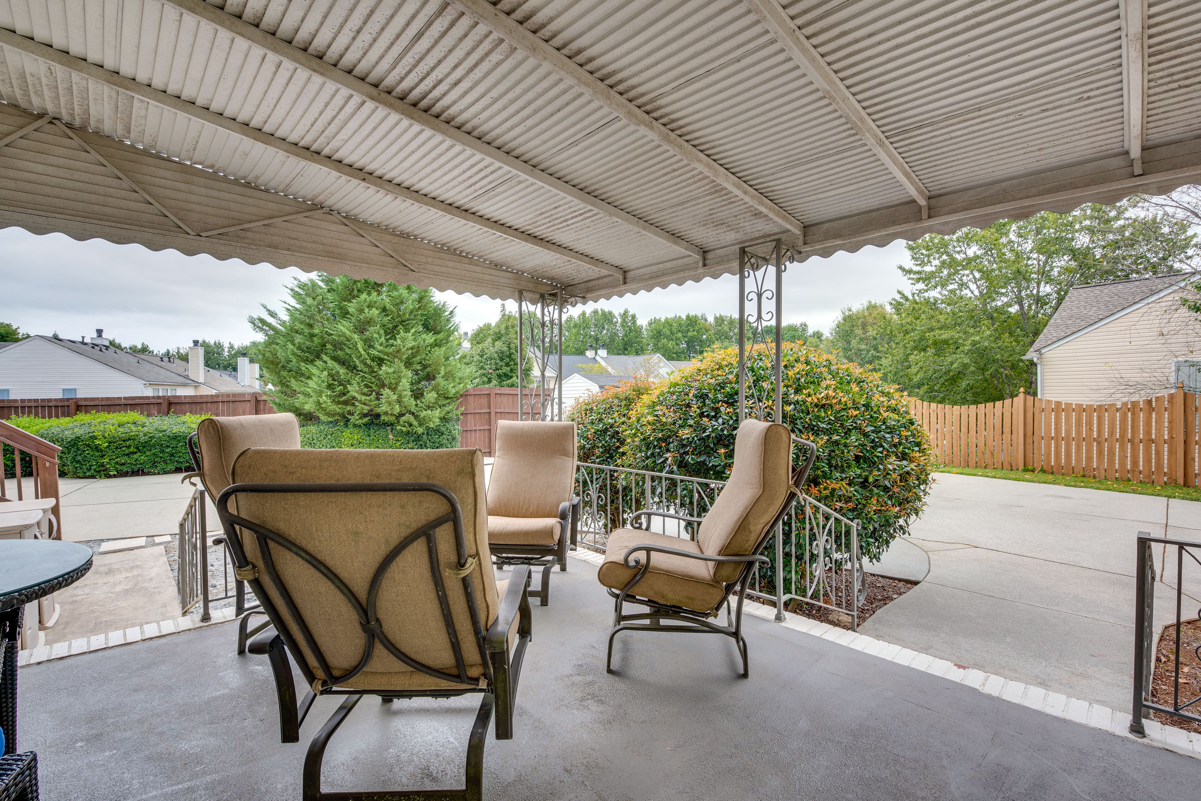 Exterior | Single-Story Unit | Central Heating & A/C | Free WiFi