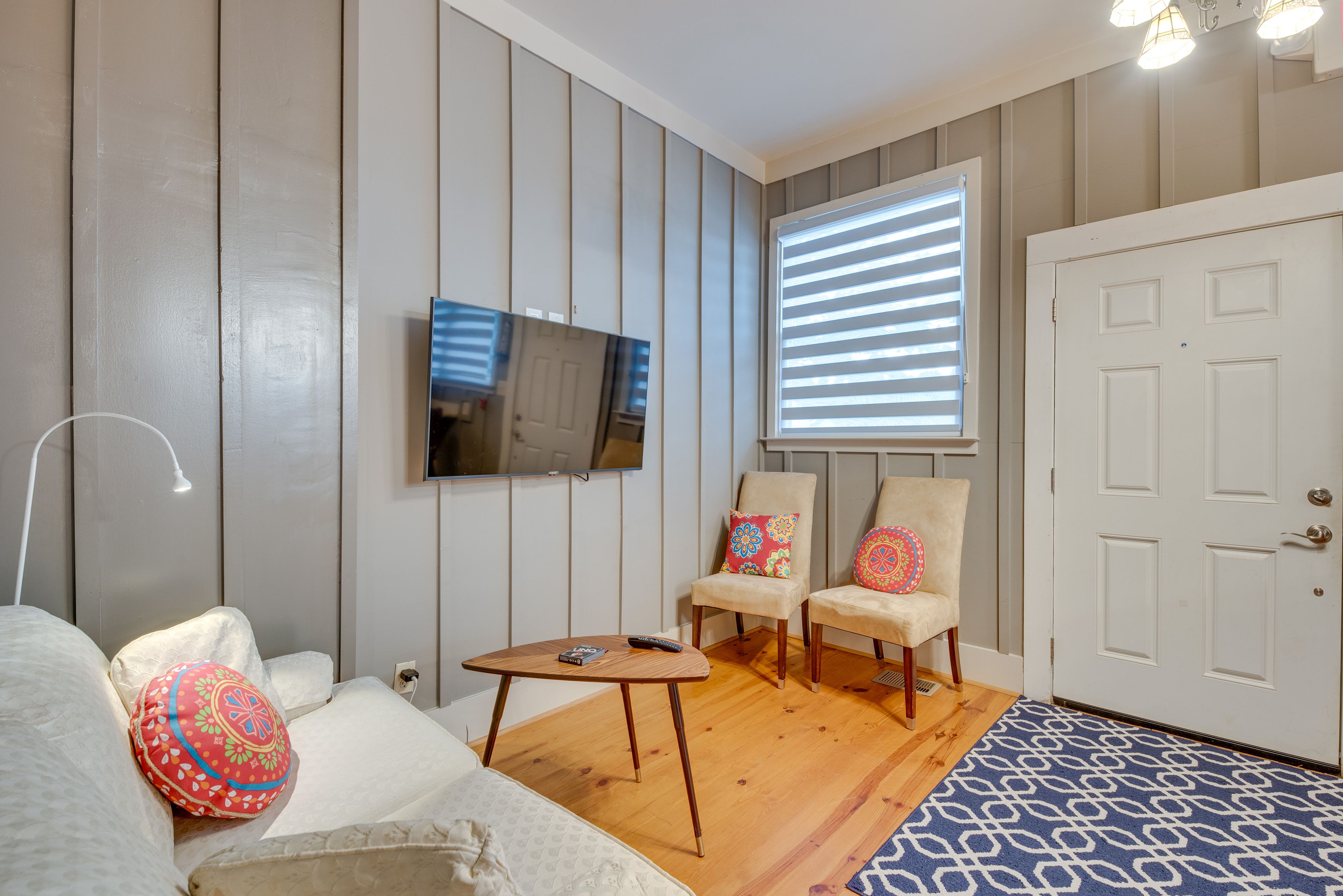 Living Room | Free WiFi | Smart TV
