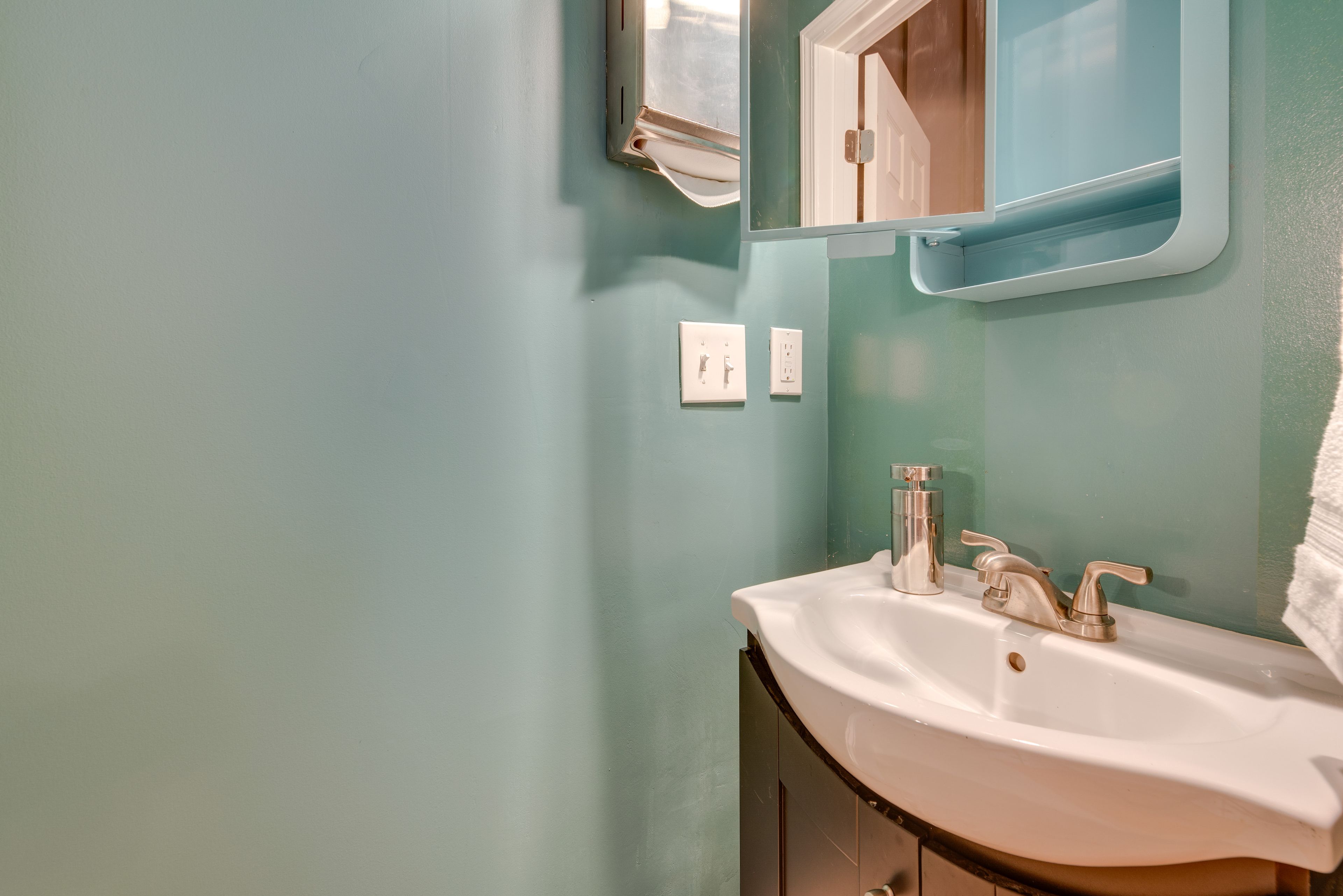 Half Bathroom | 1st Floor