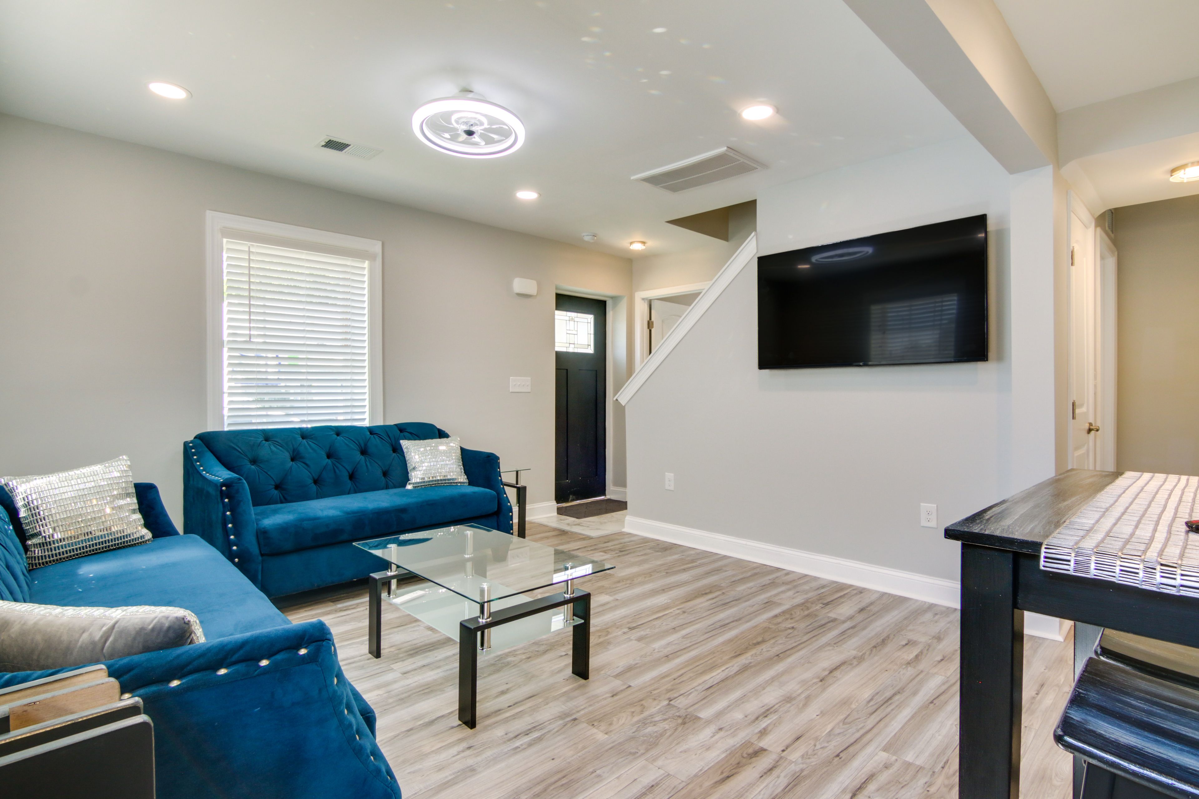 Living Room | Free WiFi | Smart TV | Central A/C & Heat | 1st Floor