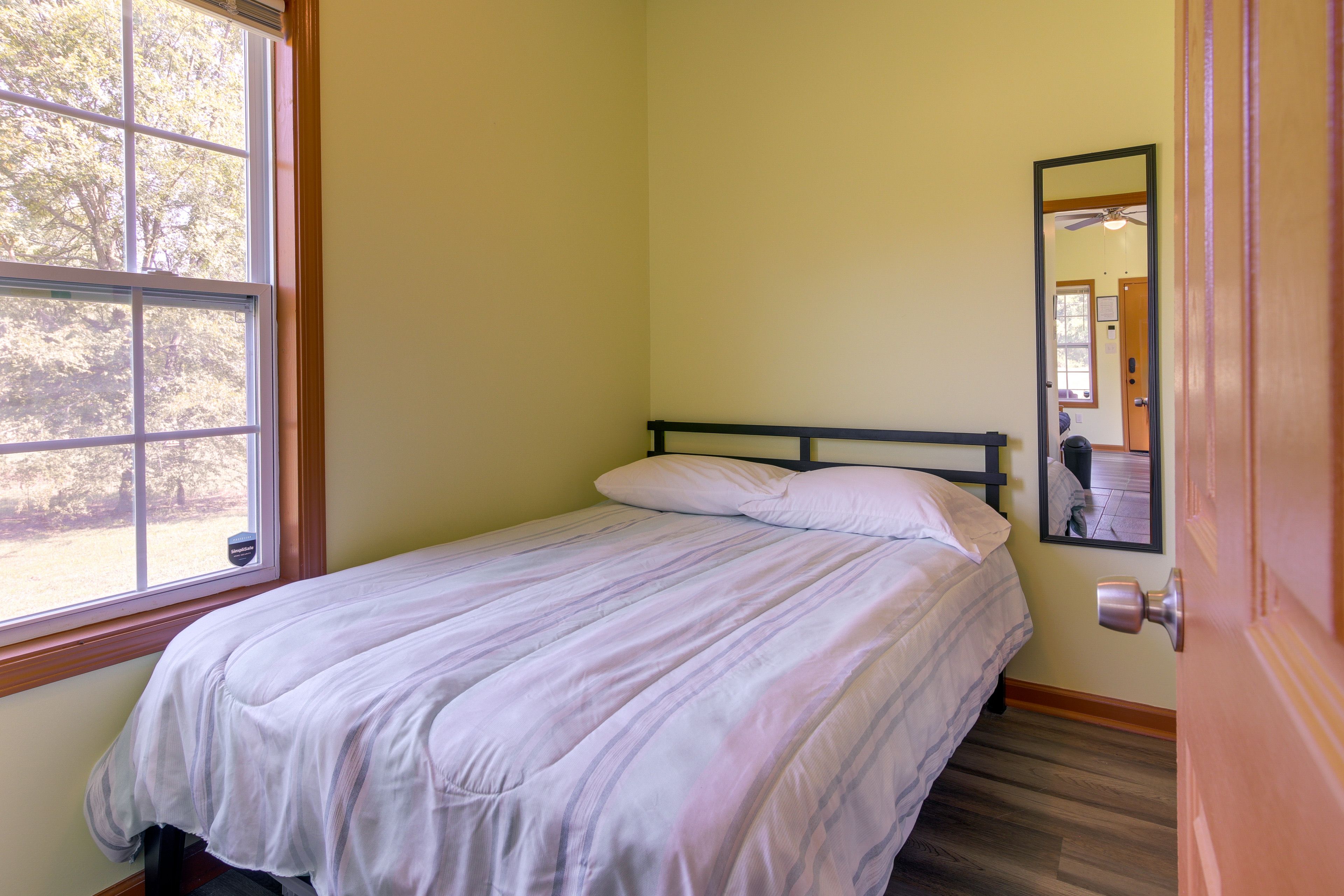 Bedroom | Full Bed | Linens Provided
