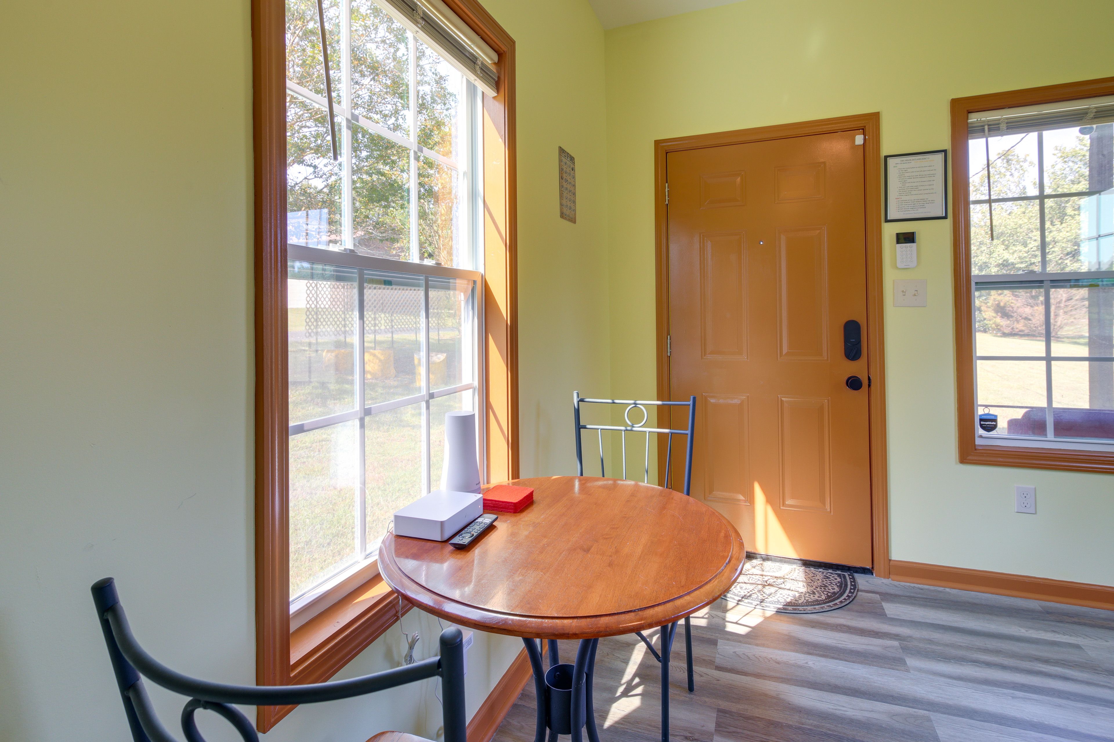 Dining Area | Dishware & Flatware Provided | Central A/C & Heating