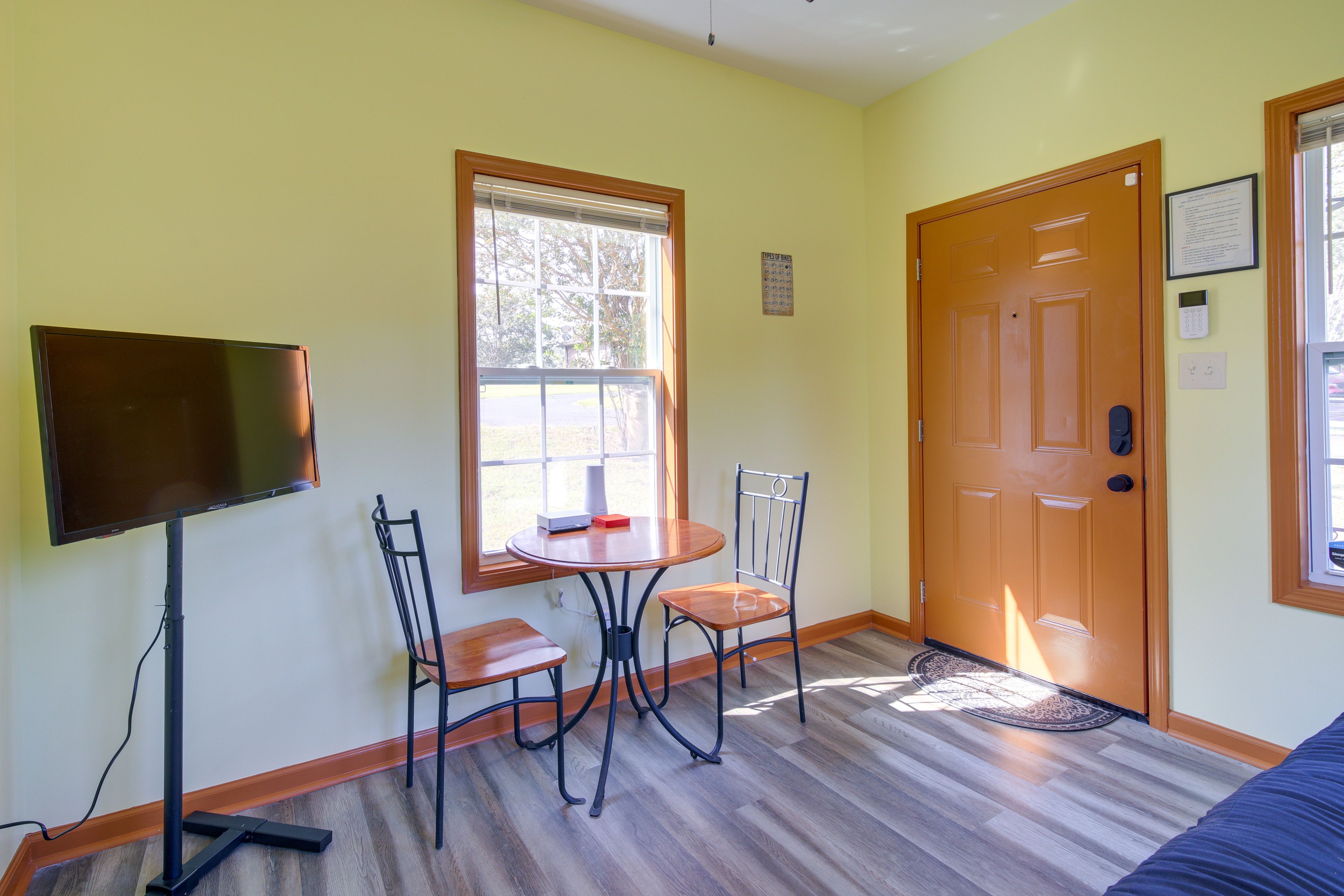 Living Room | Free WiFi | Smart TV