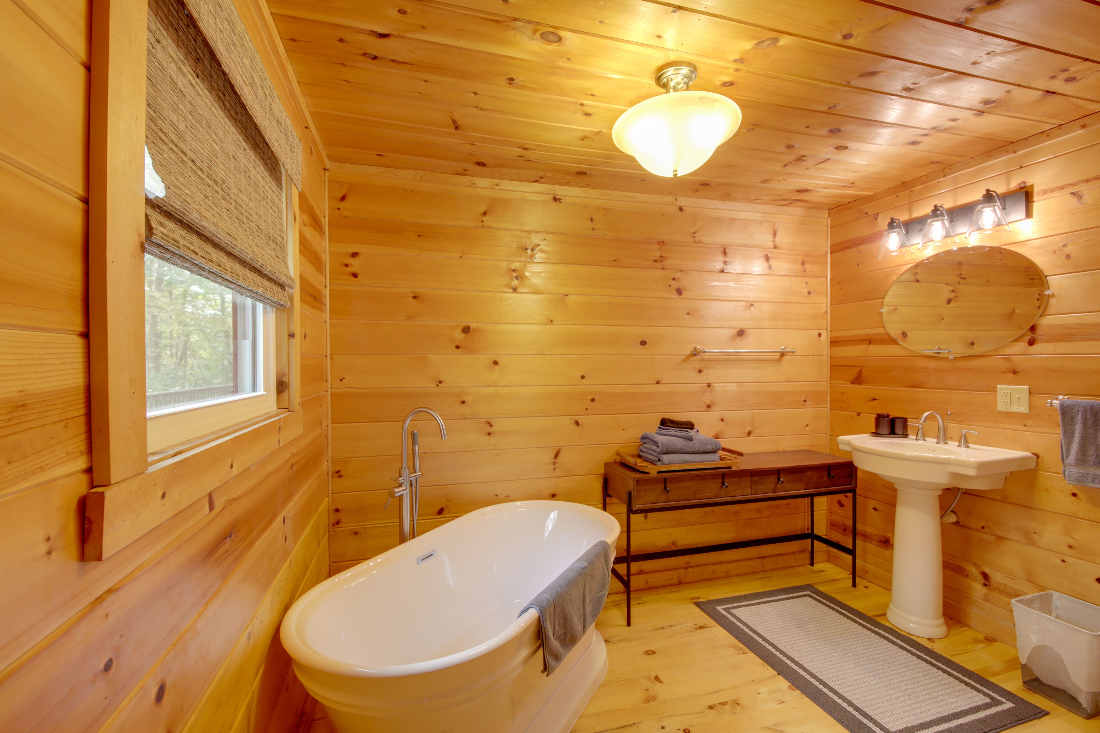 Full Bathroom | Complimentary Toiletries