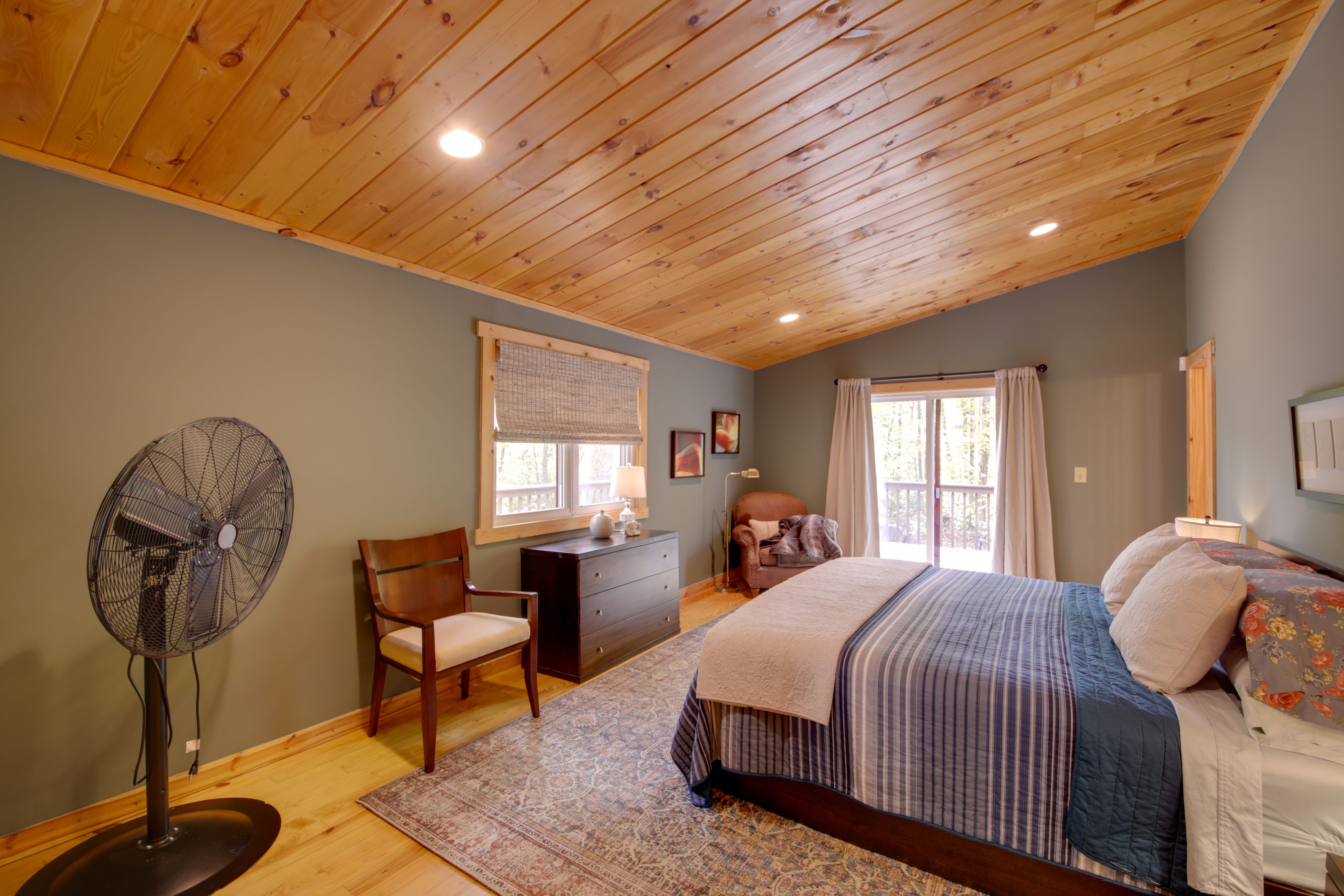 Bedroom 1 | King Bed | Linens & Towels Provided