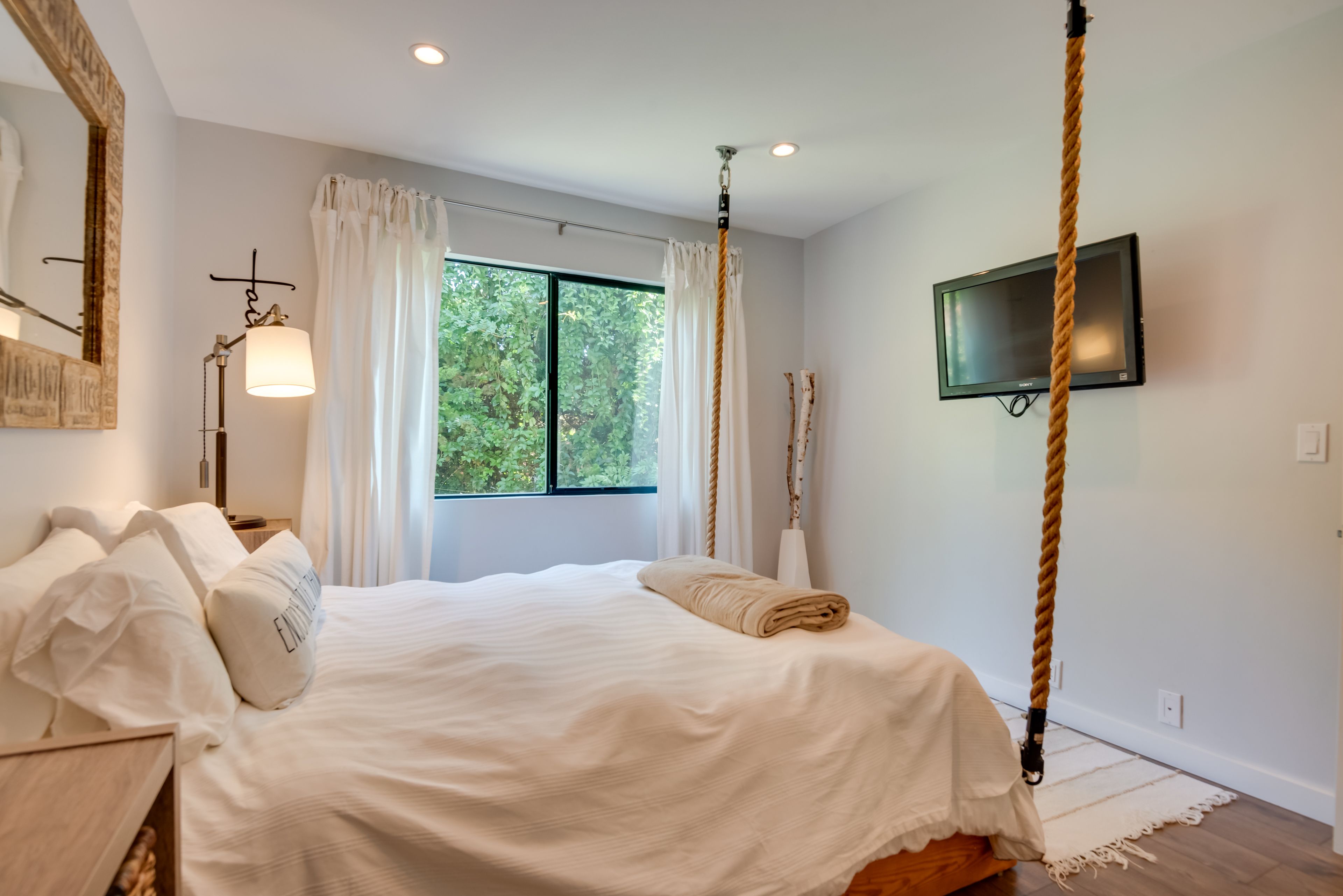 Bedroom 2 | Queen Bed
