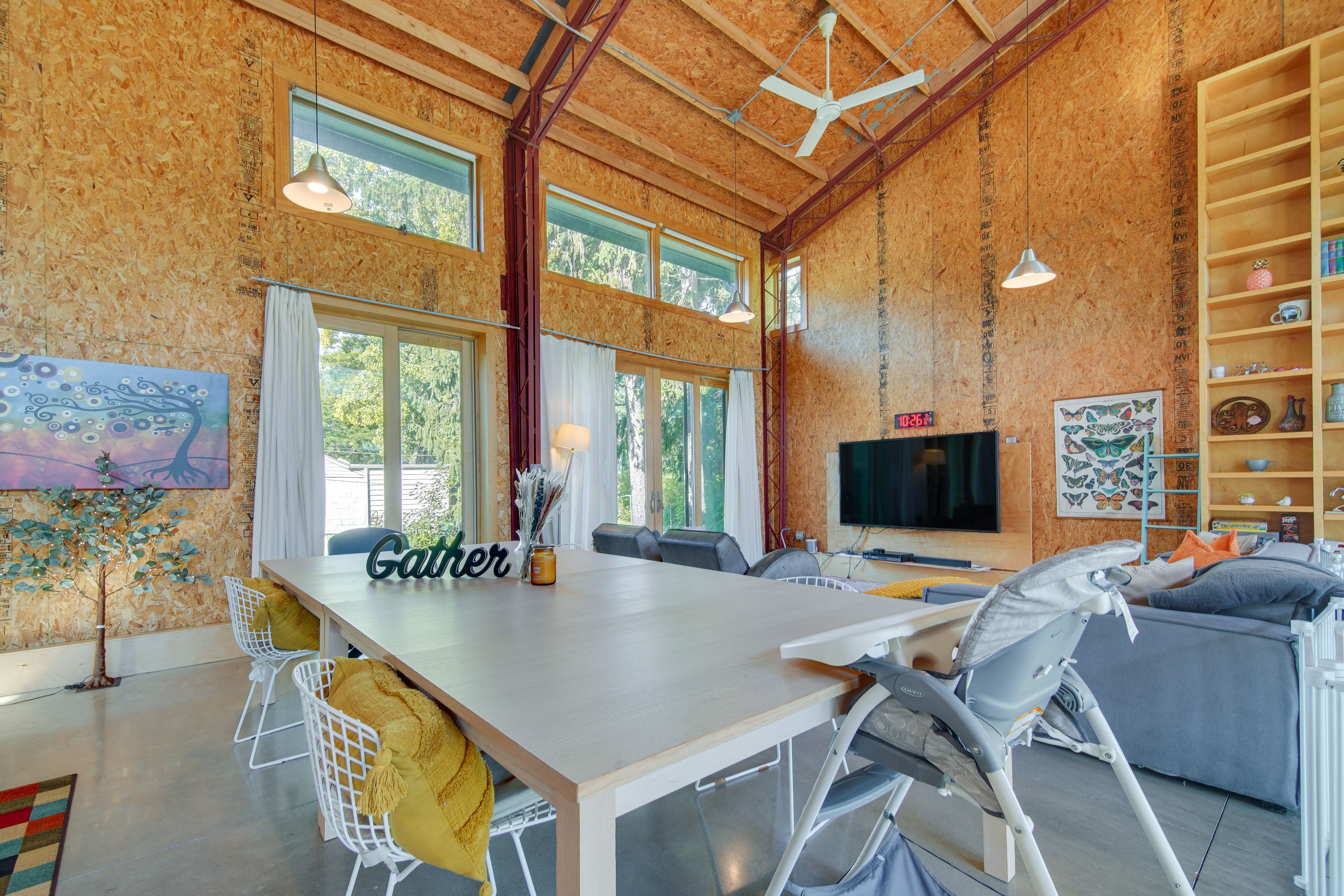 Dining Area | Dishware & Flatware Provided