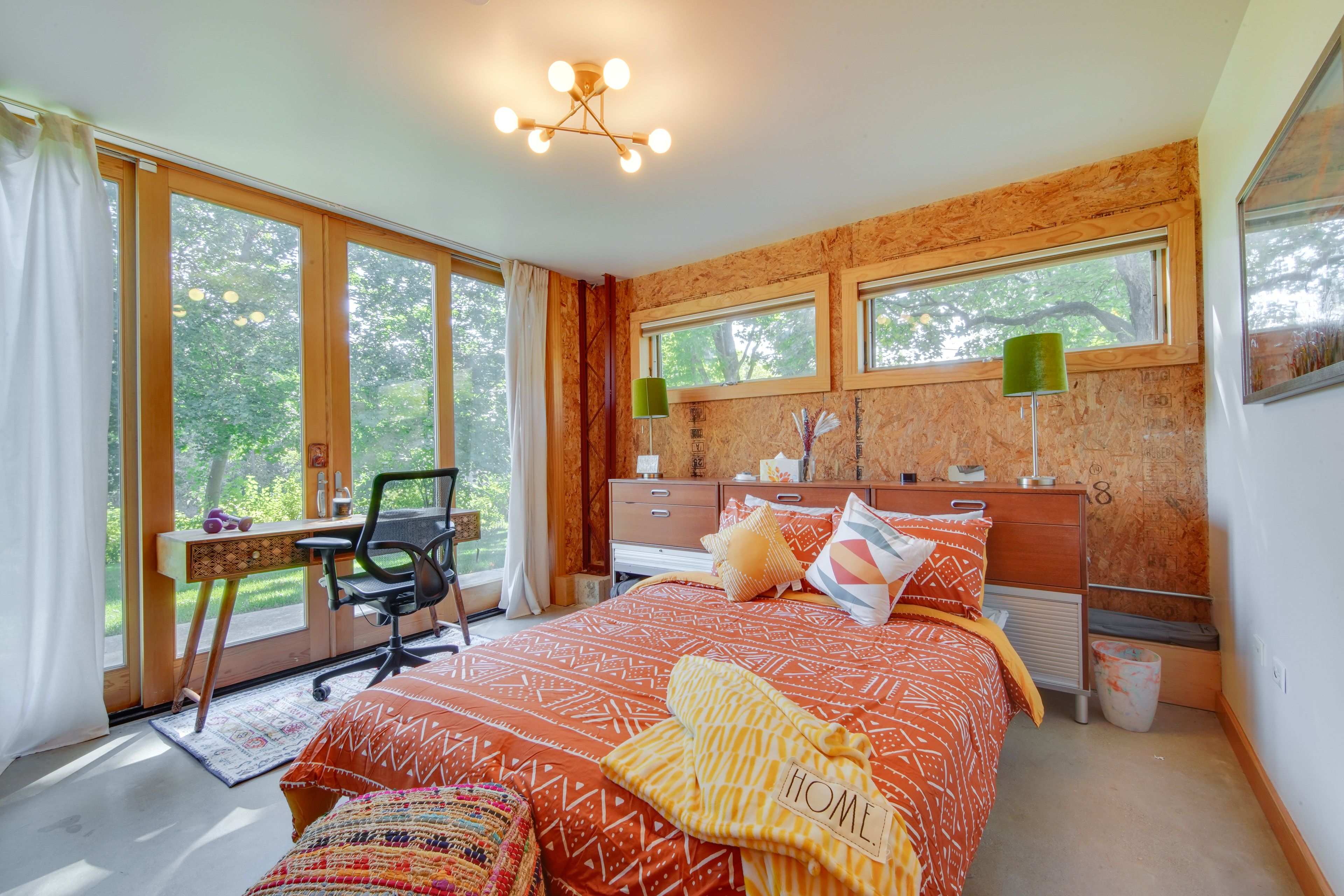 Bedroom 1 | Queen Bed | En-Suite Bathroom | 1st Floor