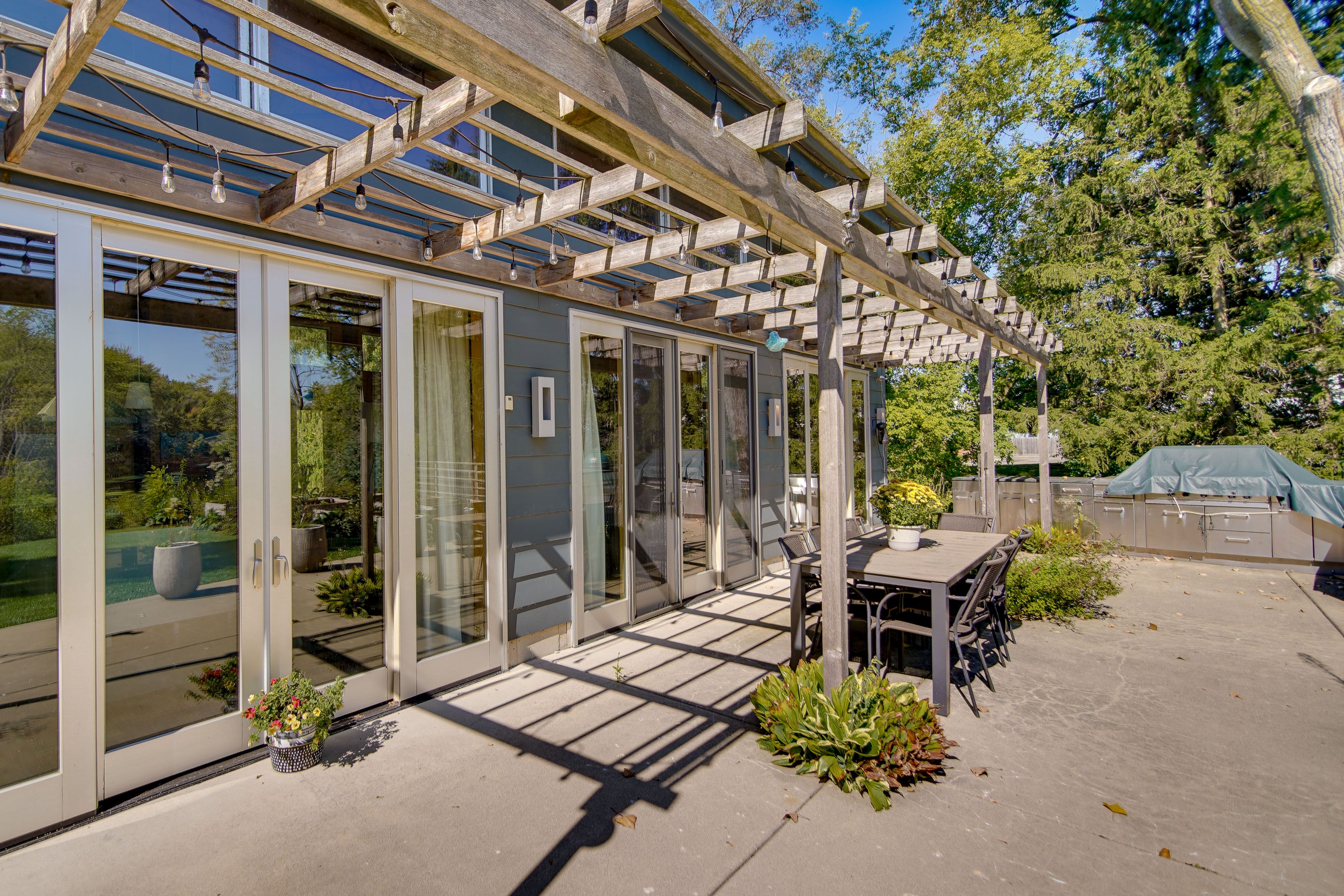 Patio | Outdoor Kitchen & Dining