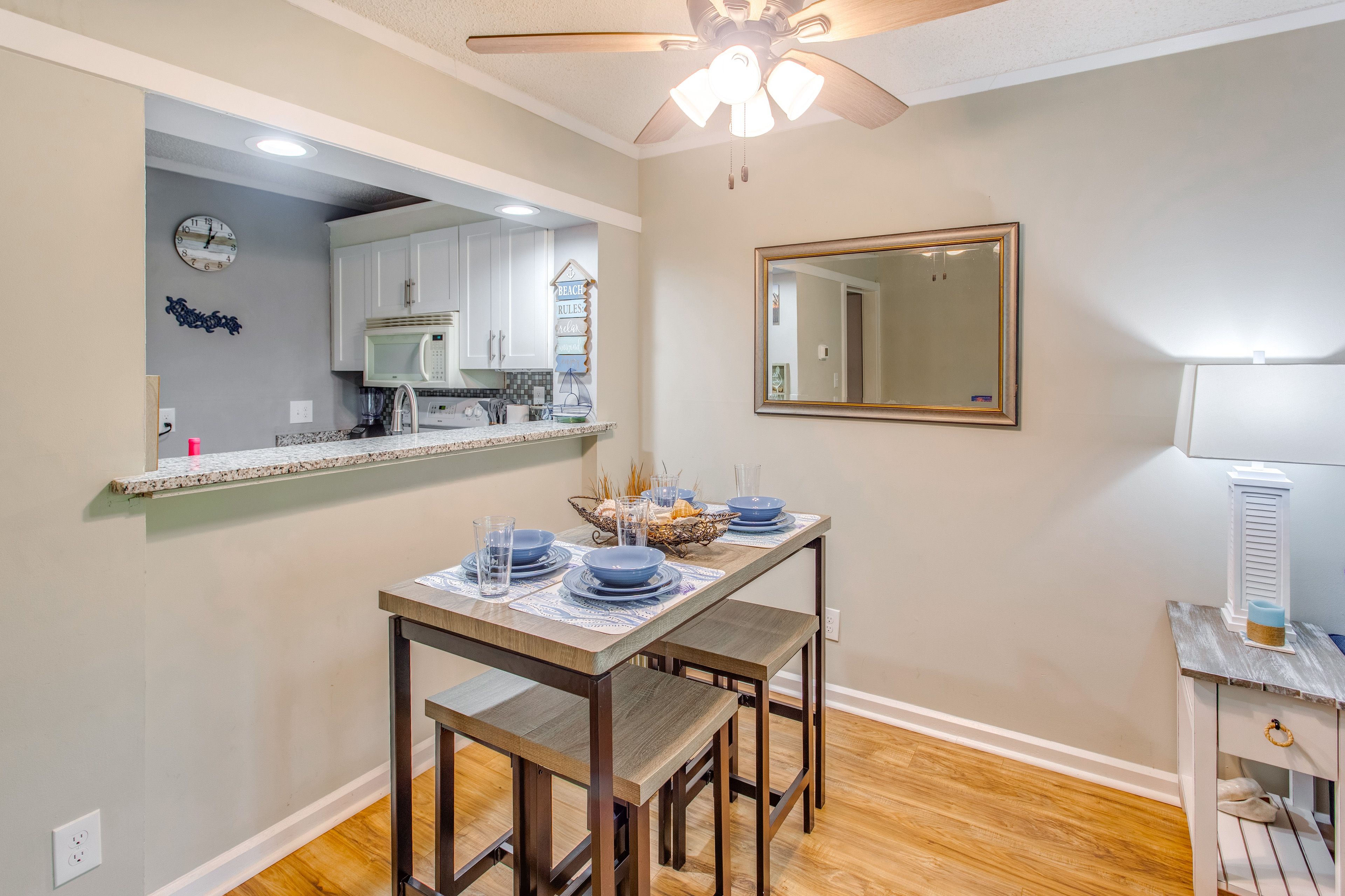 Dining Area | Dishware/Flatware Provided