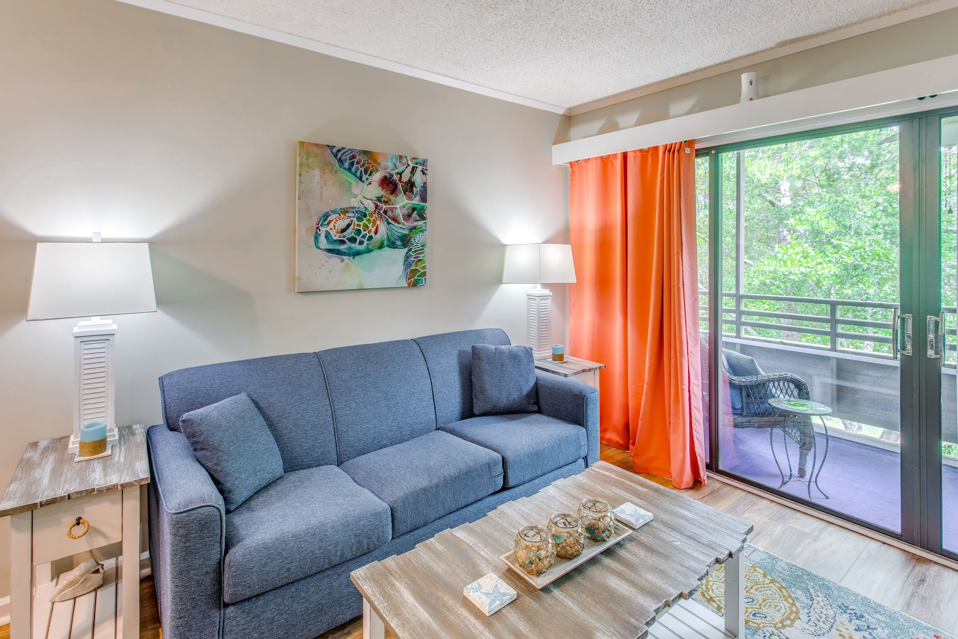 Living Room | Full Sleeper Sofa | Free WiFi | Smart TV