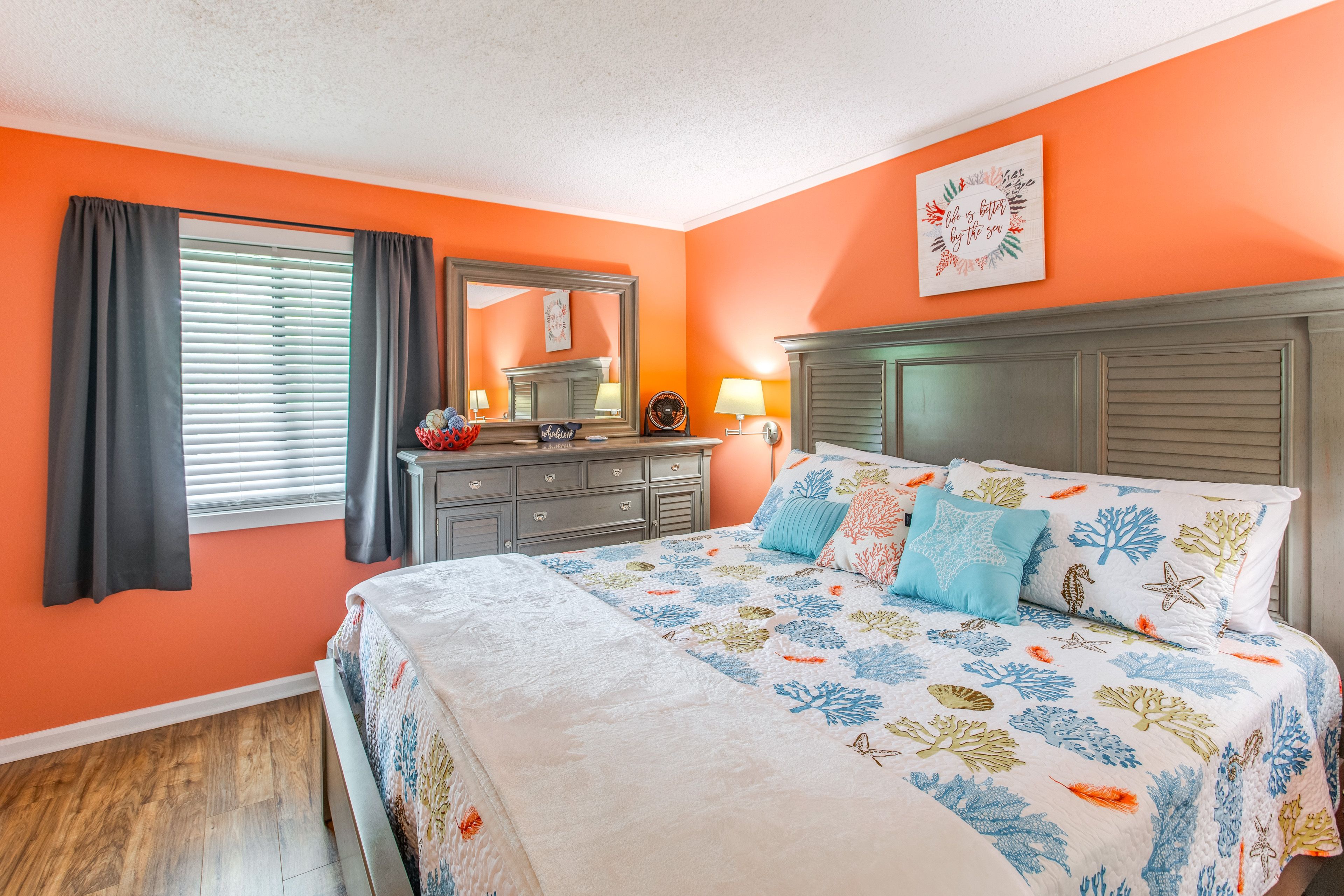 Bedroom | King Bed | Linens Provided | En-Suite Bathroom