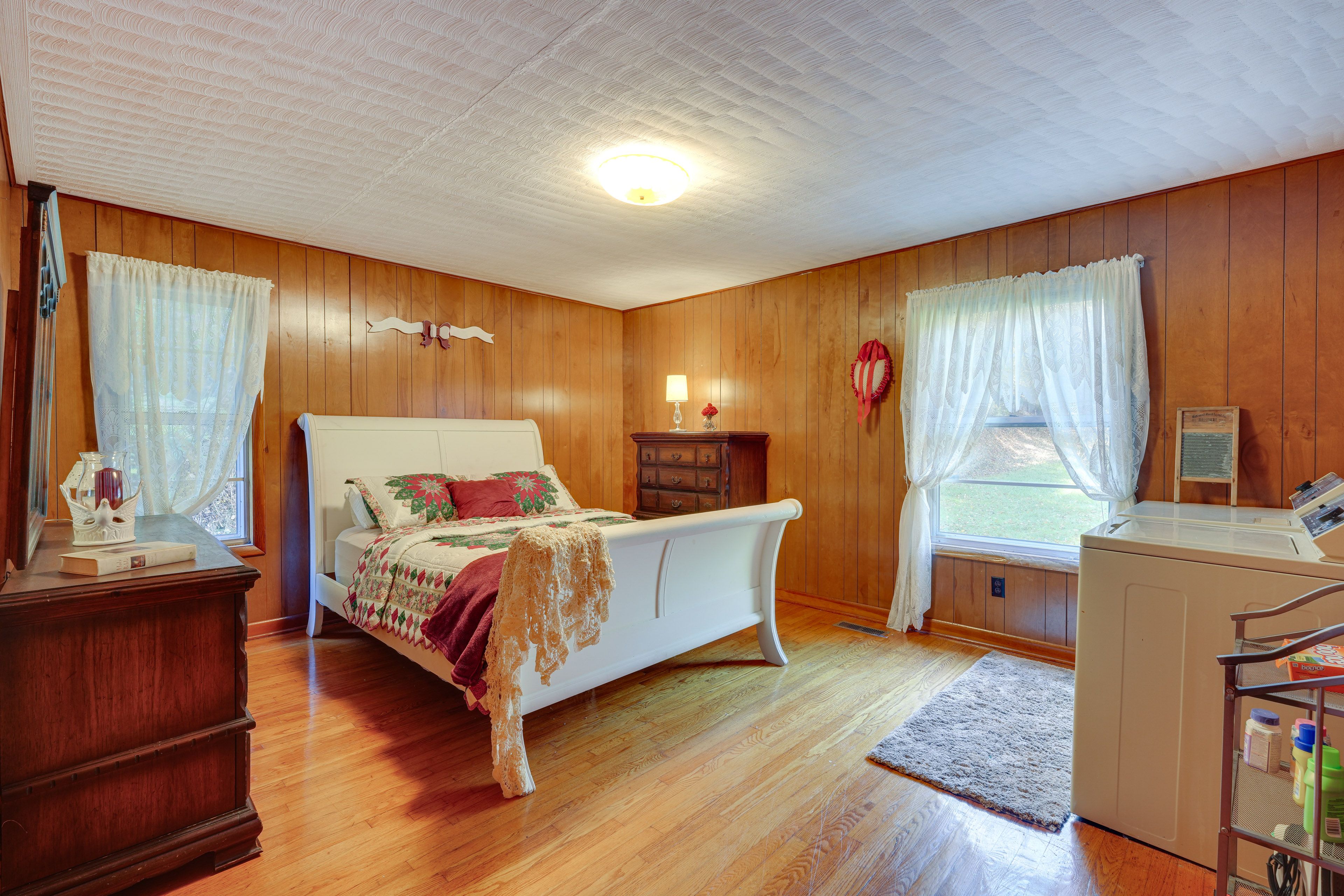 Bedroom 1 | Queen Bed | Linens Provided