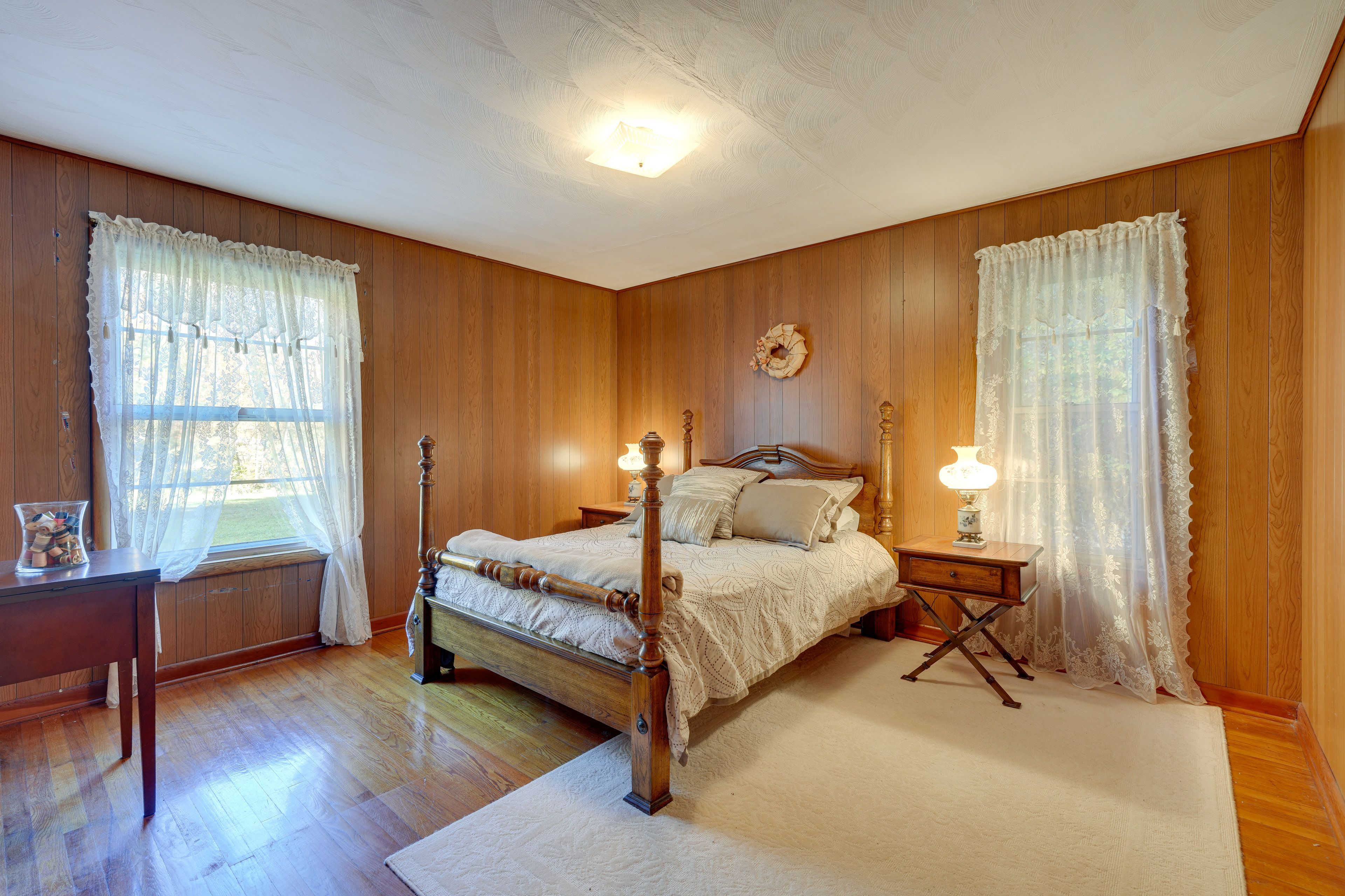 Bedroom 2 | Queen Bed