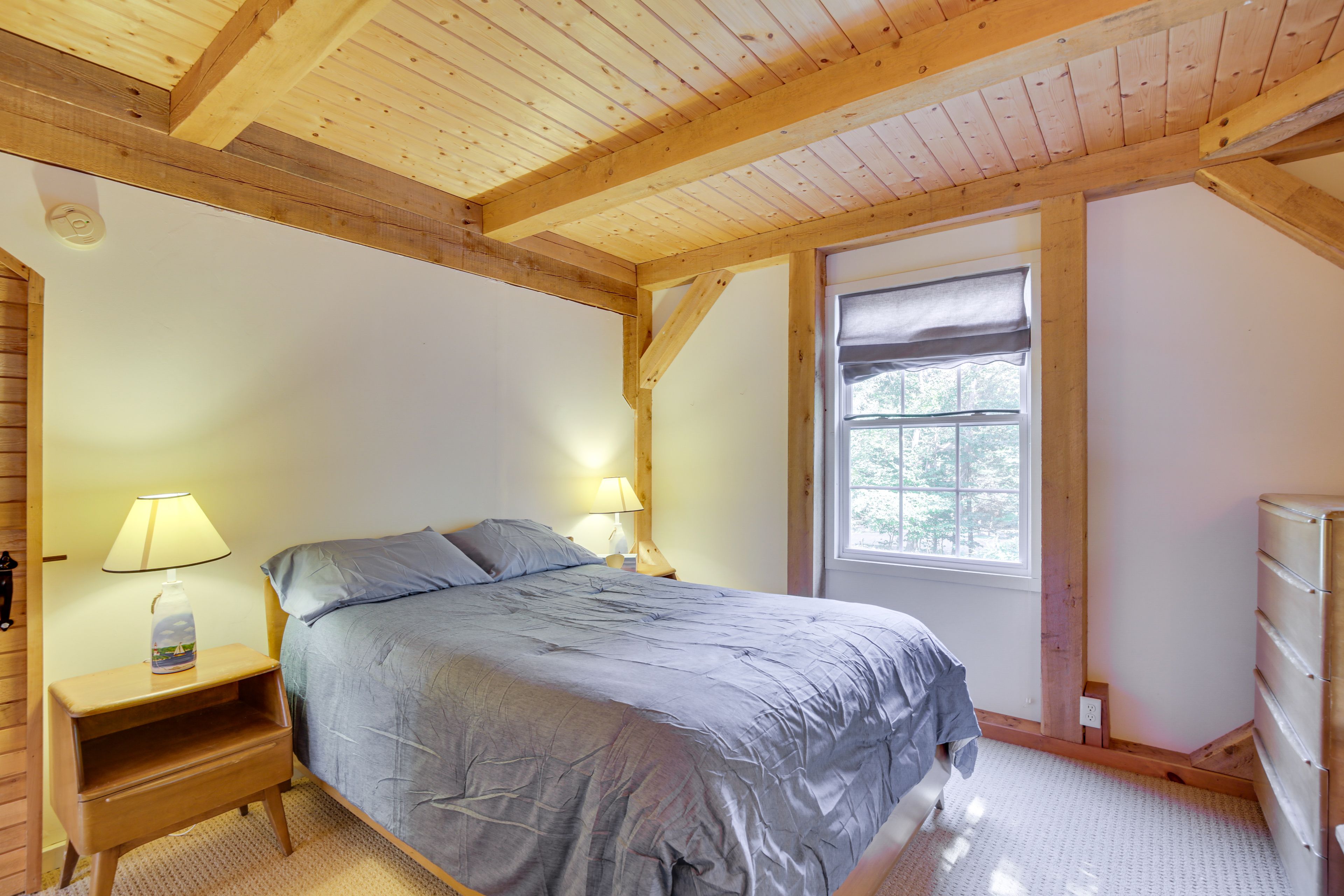 Bedroom 1 | Queen Bed