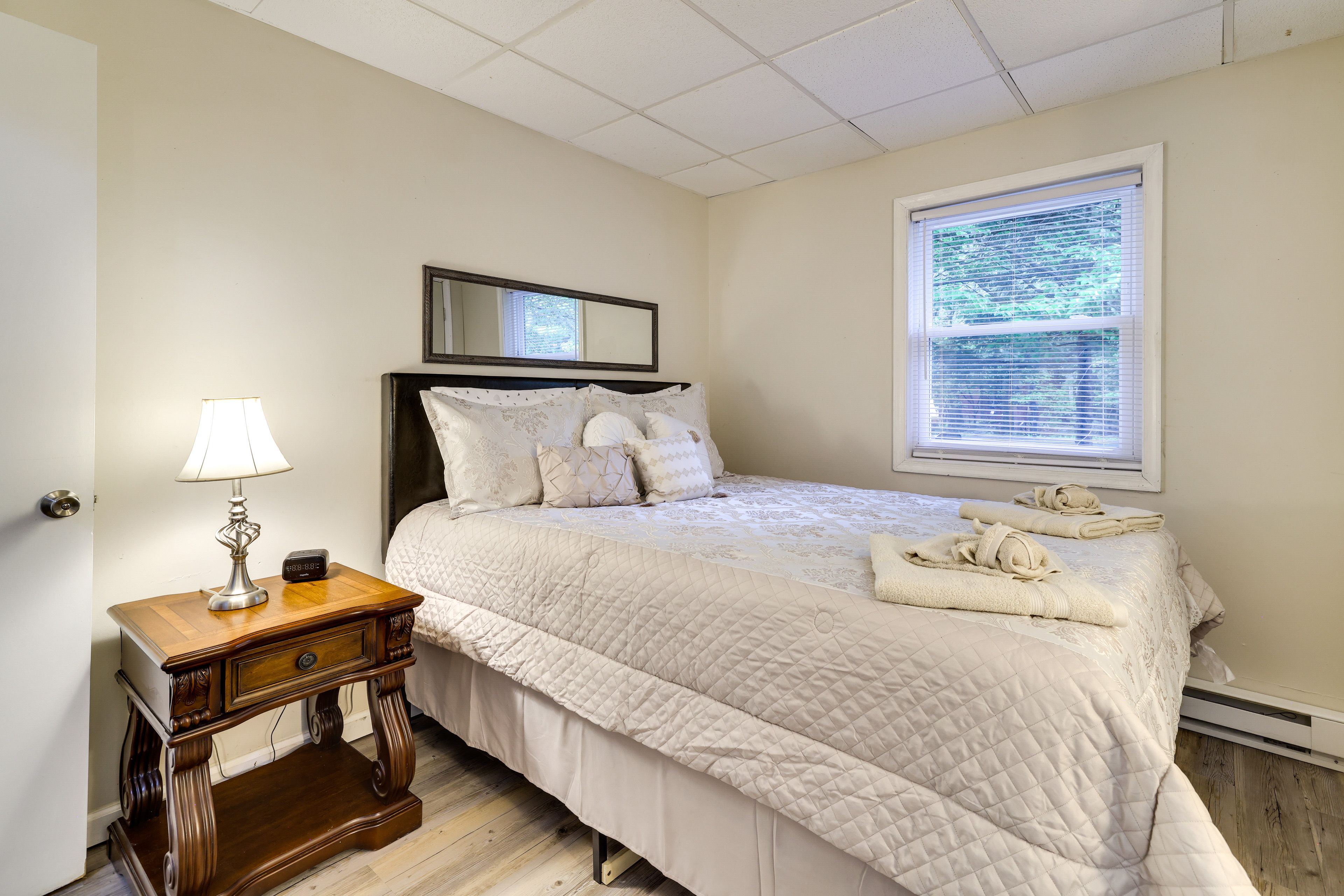 Bedroom 2 | Queen Bed