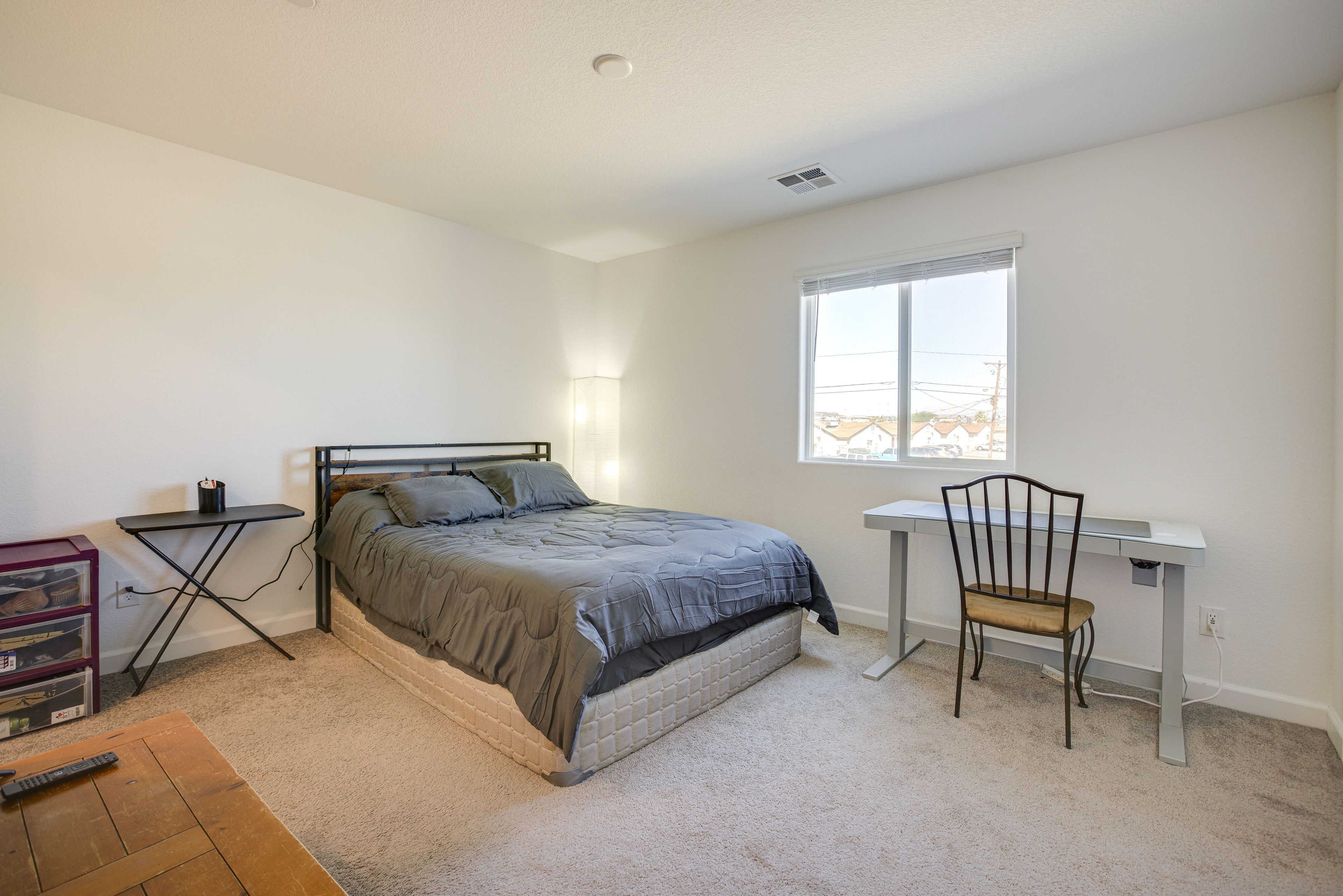 Bedroom 1 | Queen Bed | Desk | Smart TV